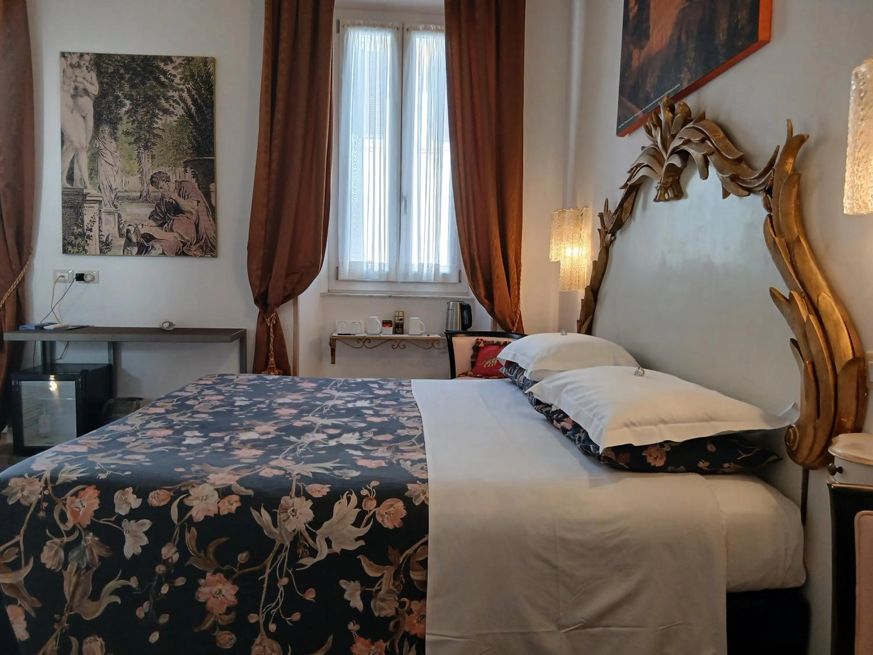 Bed in Excellent Trinity Rooms