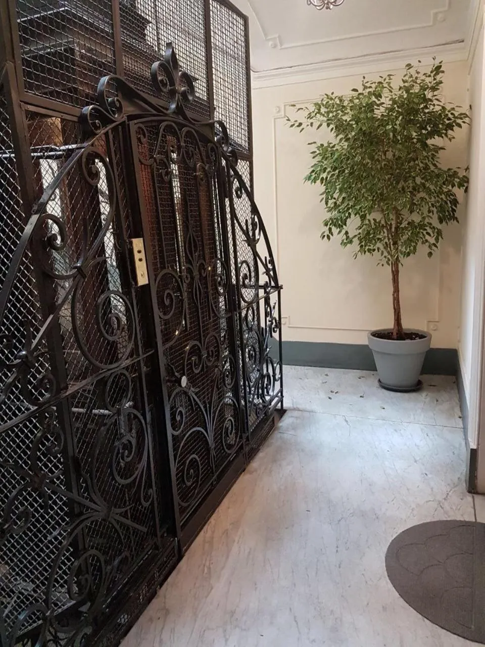 elevator in Excellent Trinity Rooms