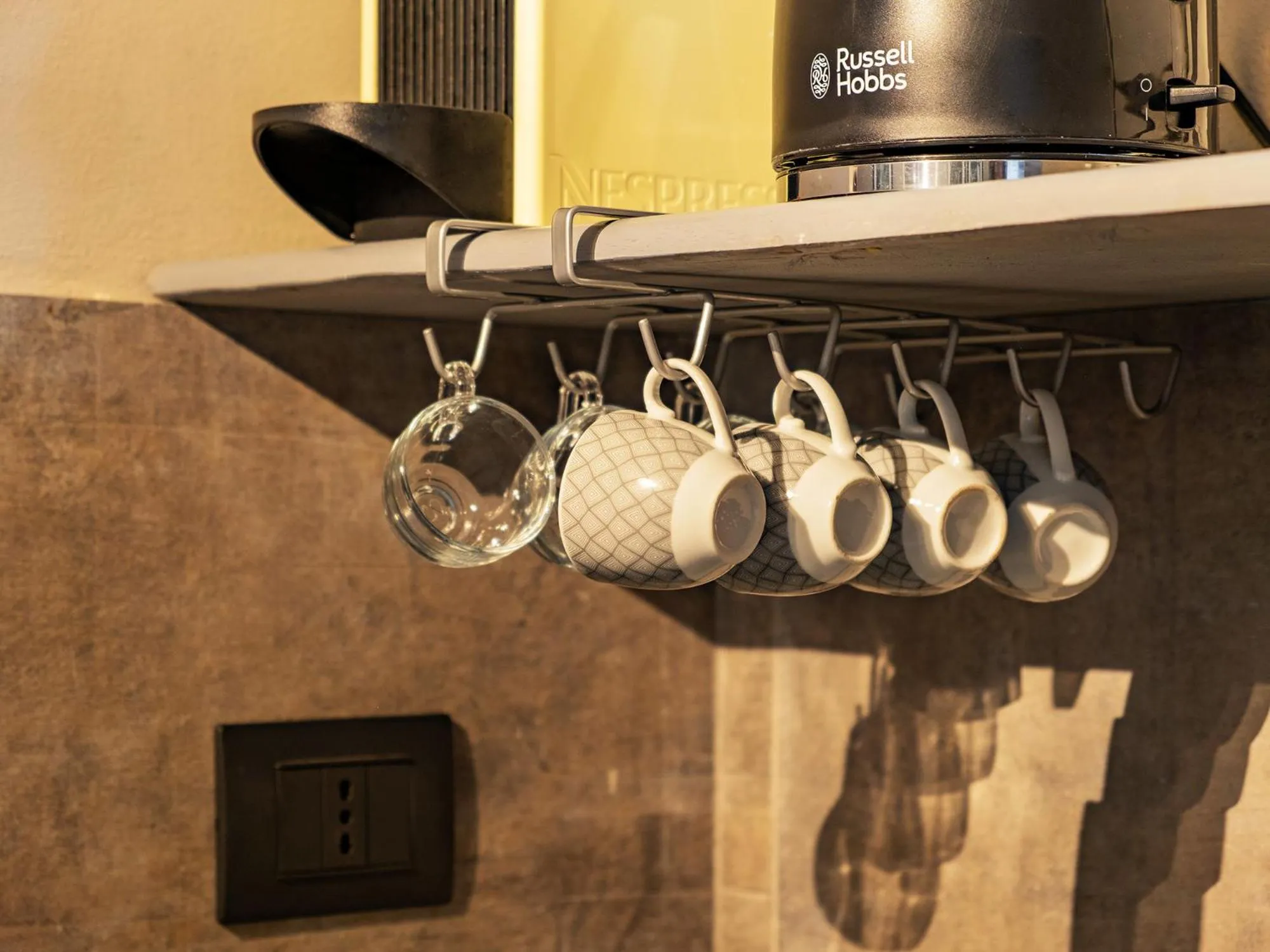 Coffee/tea facilities in Design 4 Rooms