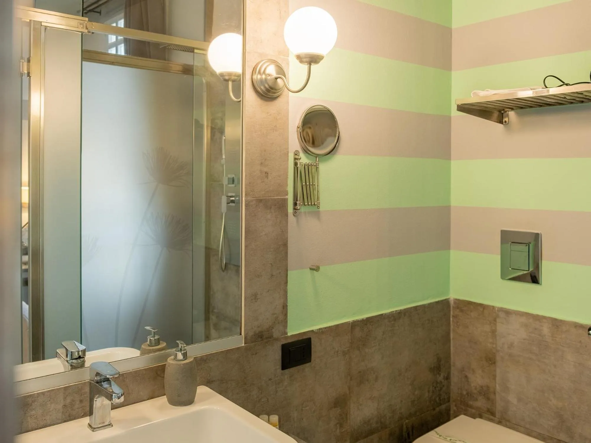 Shower in Design 4 Rooms