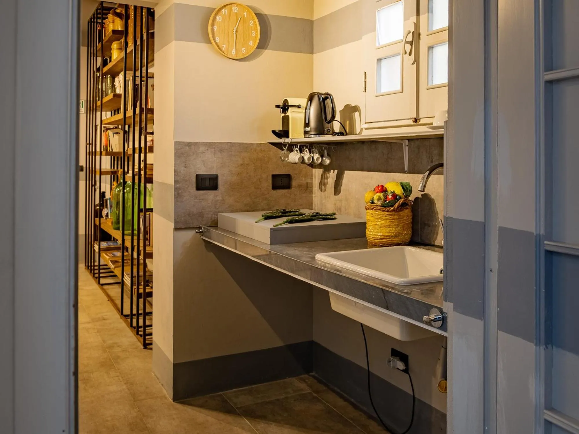 Coffee/tea facilities in Design 4 Rooms