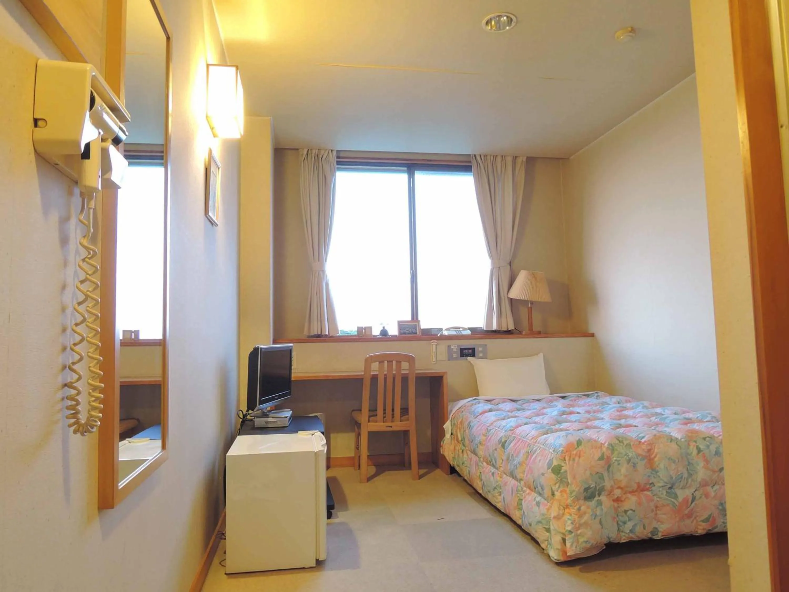 Photo of the whole room, Bed in Hotel King