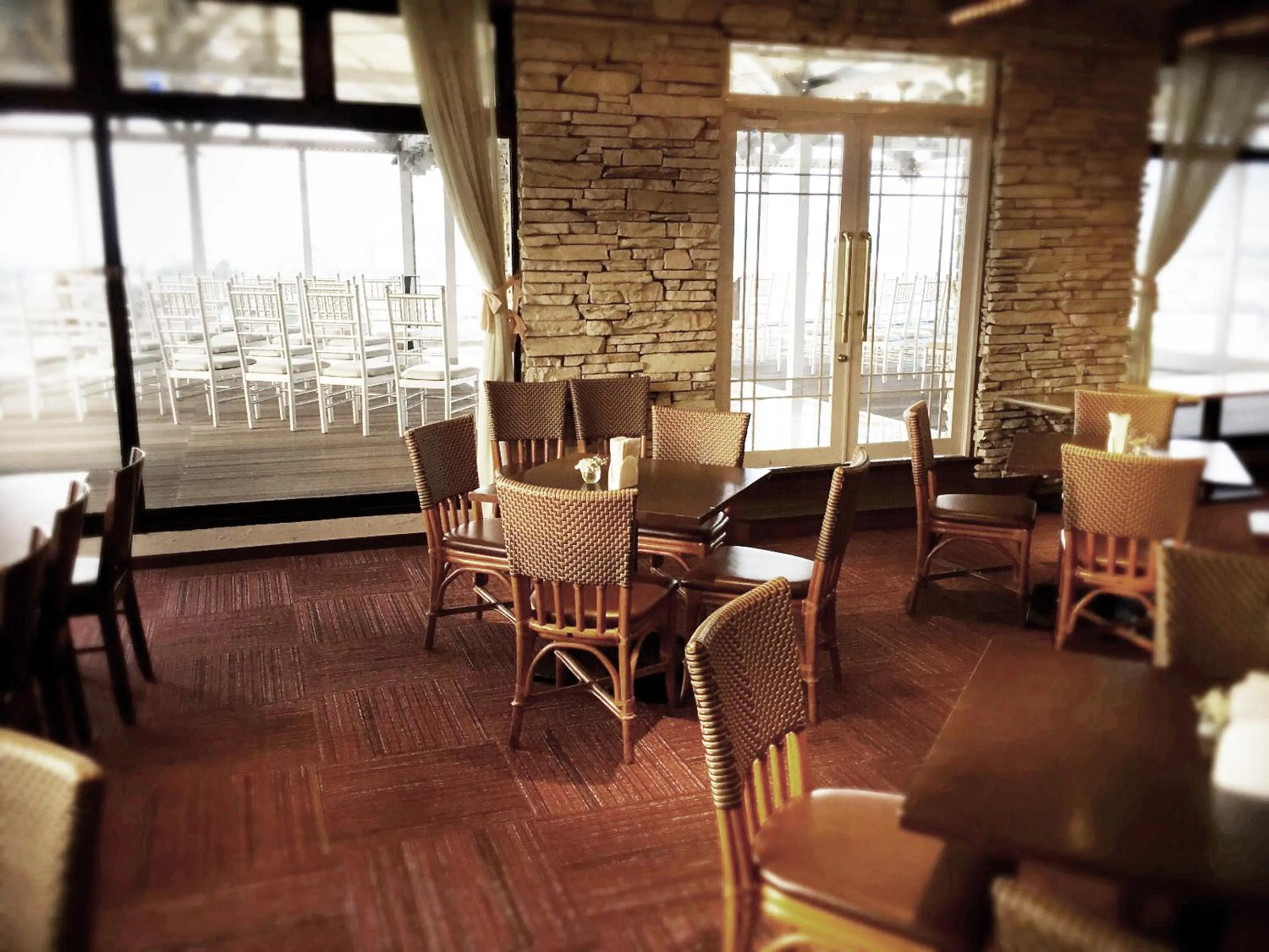 Restaurant/places to eat in Hotel King