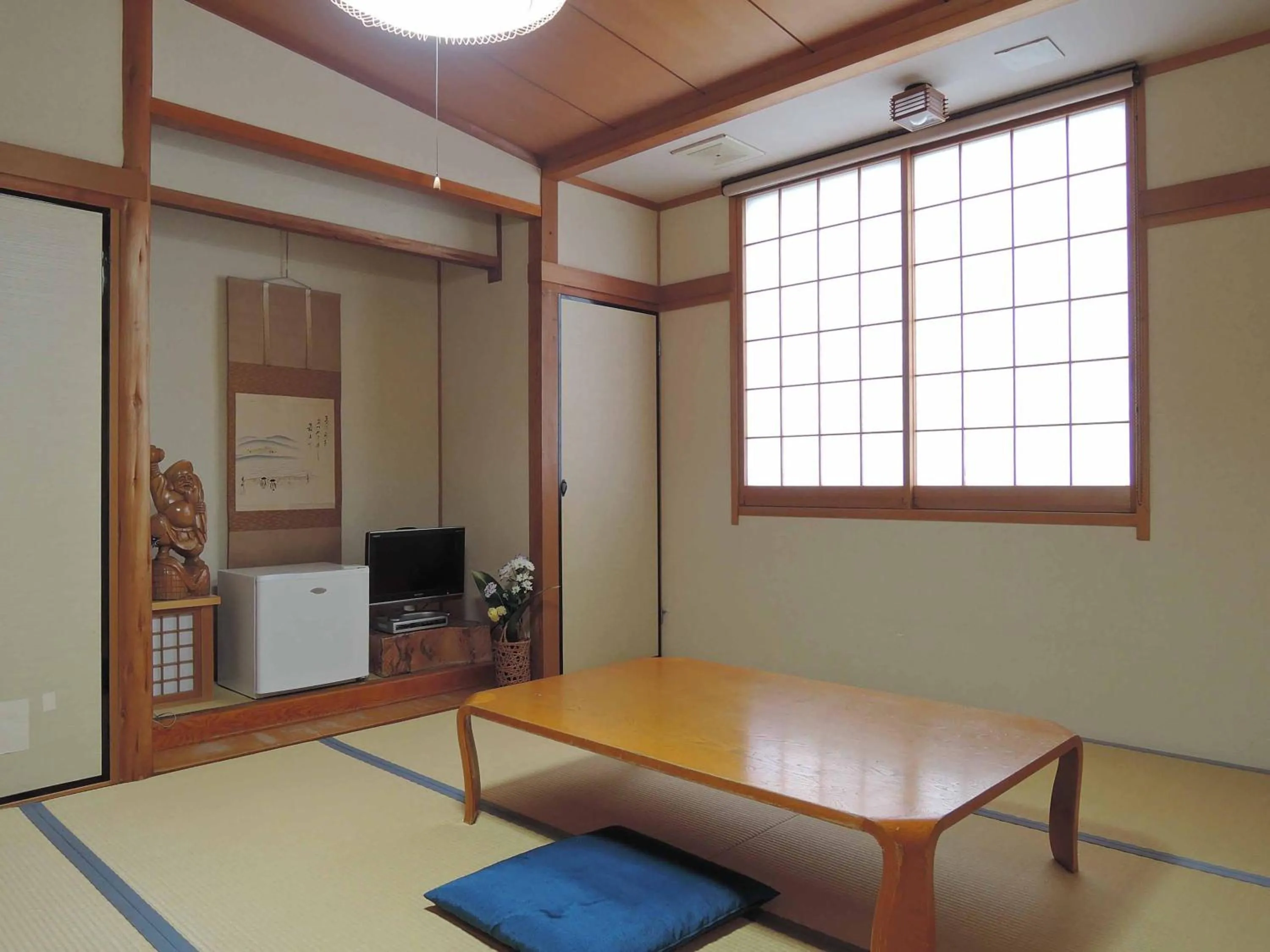 Photo of the whole room in Hotel King