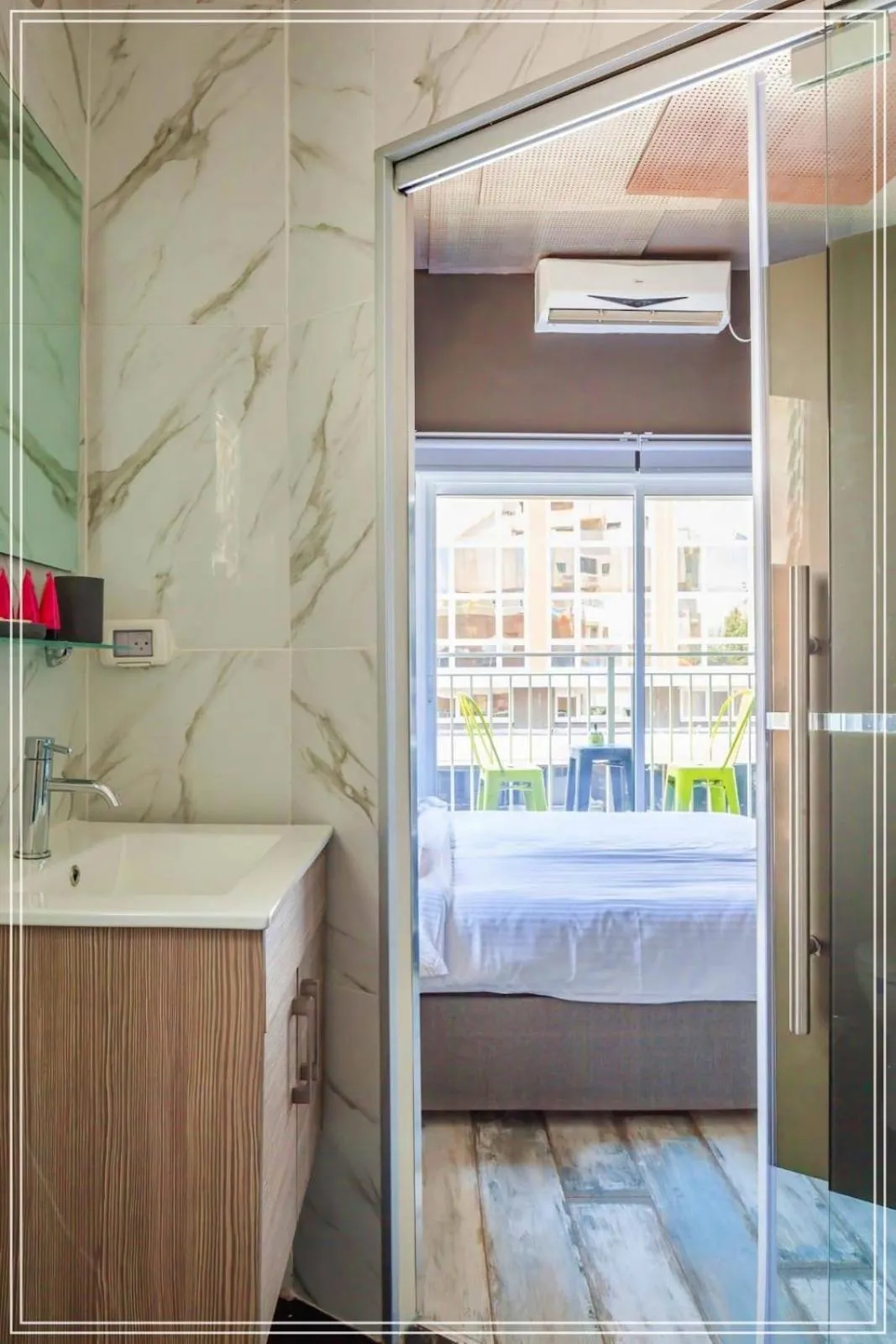 Shower, Bed in Dream Beach 98 Hotel And Spa