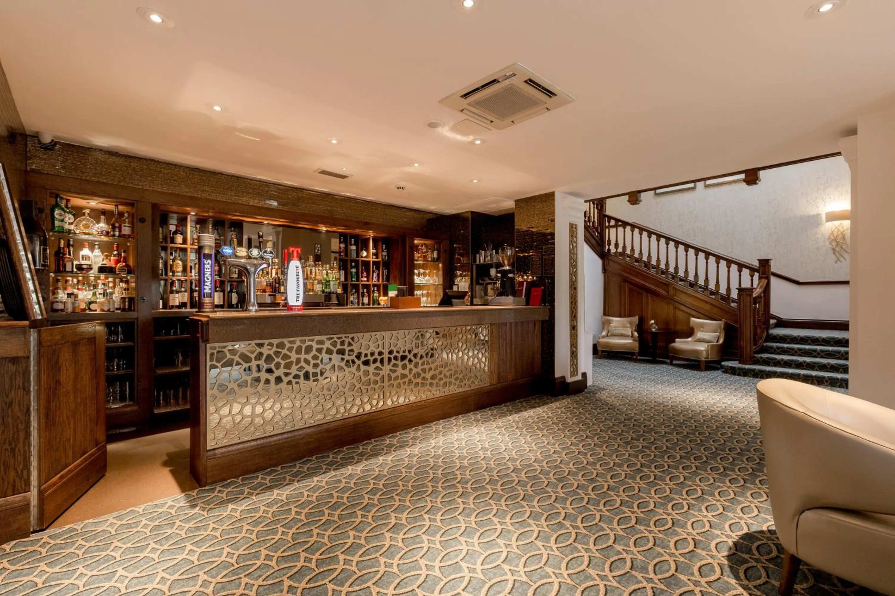 Lounge or bar in Western House Hotel At Ayr Racecourse
