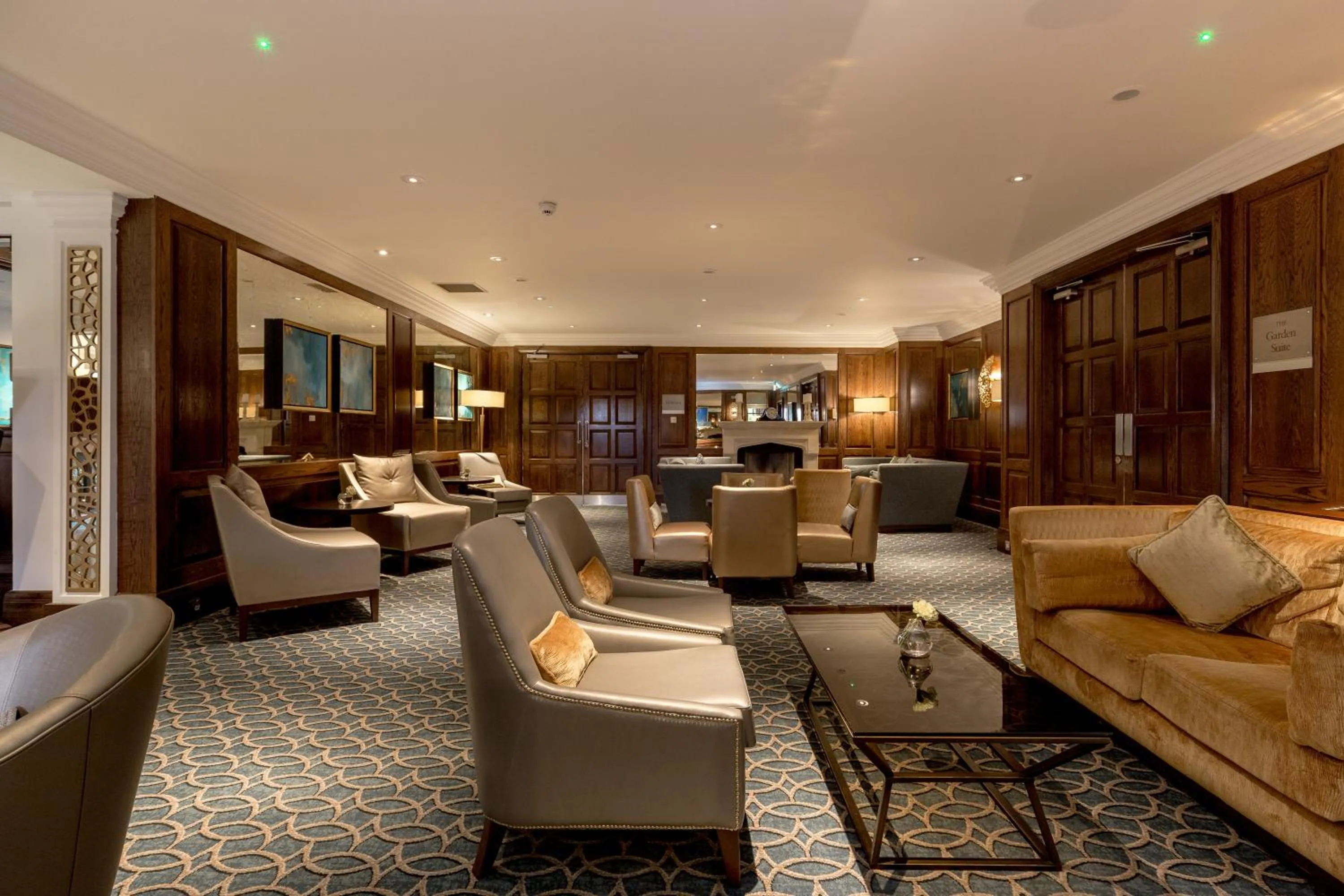 Lounge or bar in Western House Hotel At Ayr Racecourse