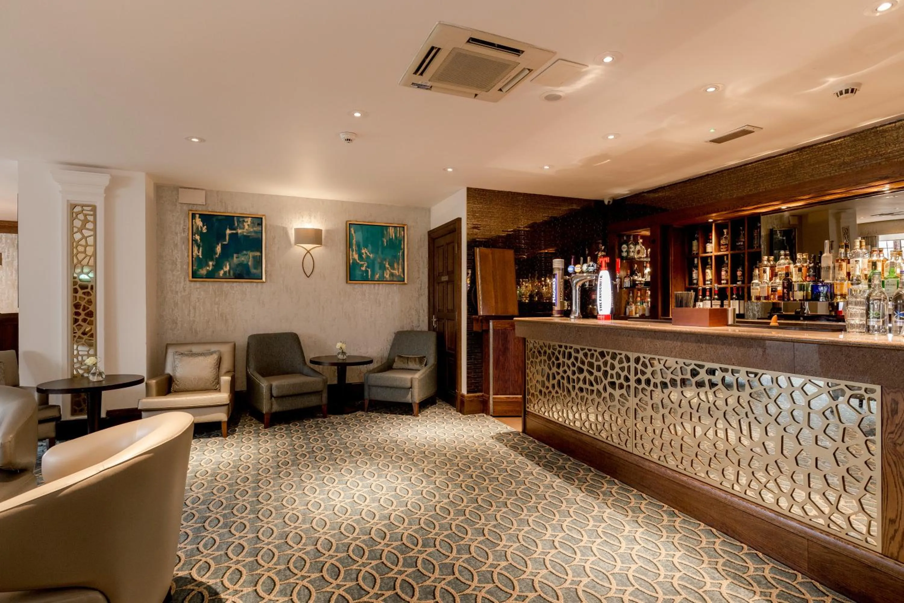 Lounge or bar in Western House Hotel At Ayr Racecourse