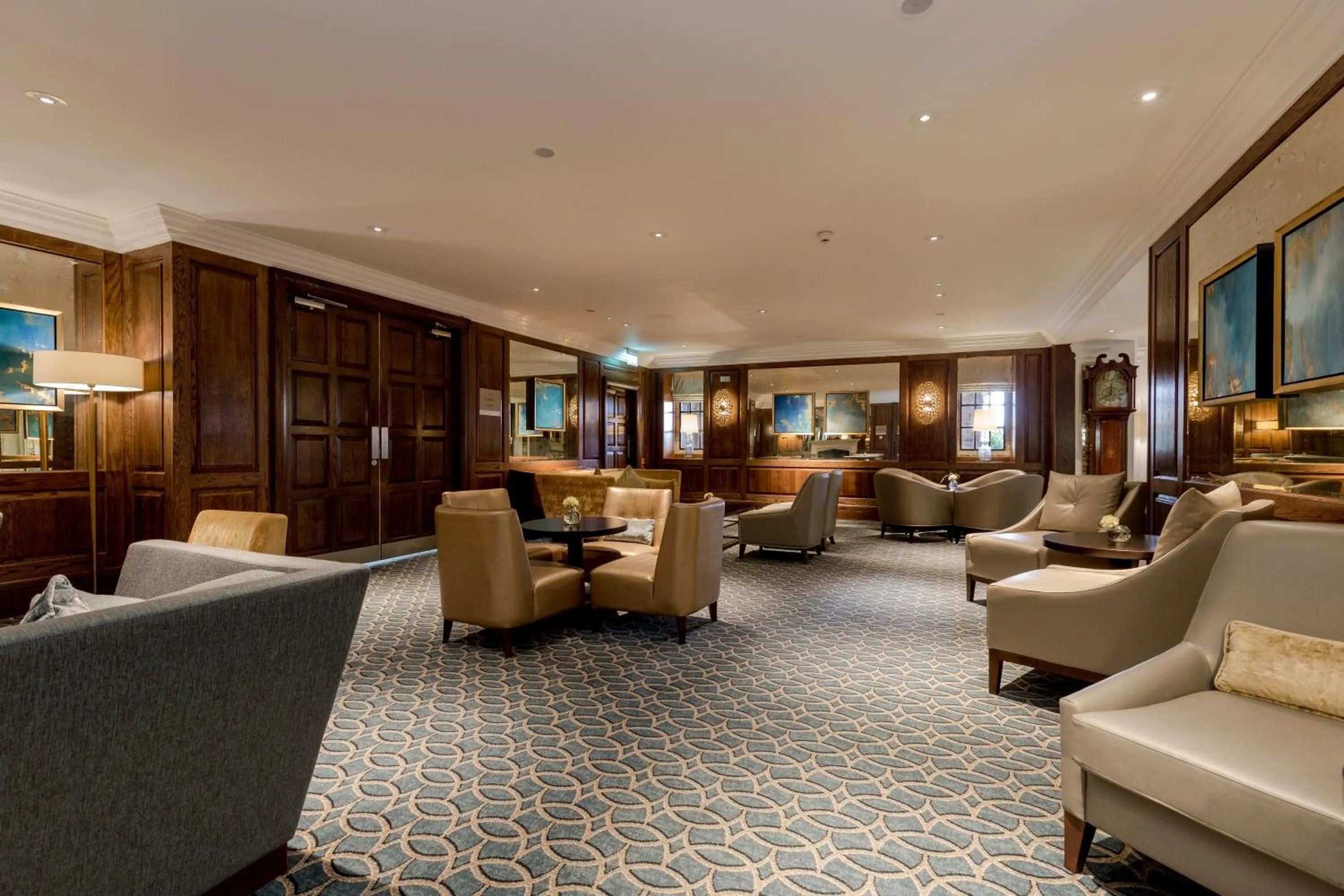 Lounge or bar in Western House Hotel At Ayr Racecourse