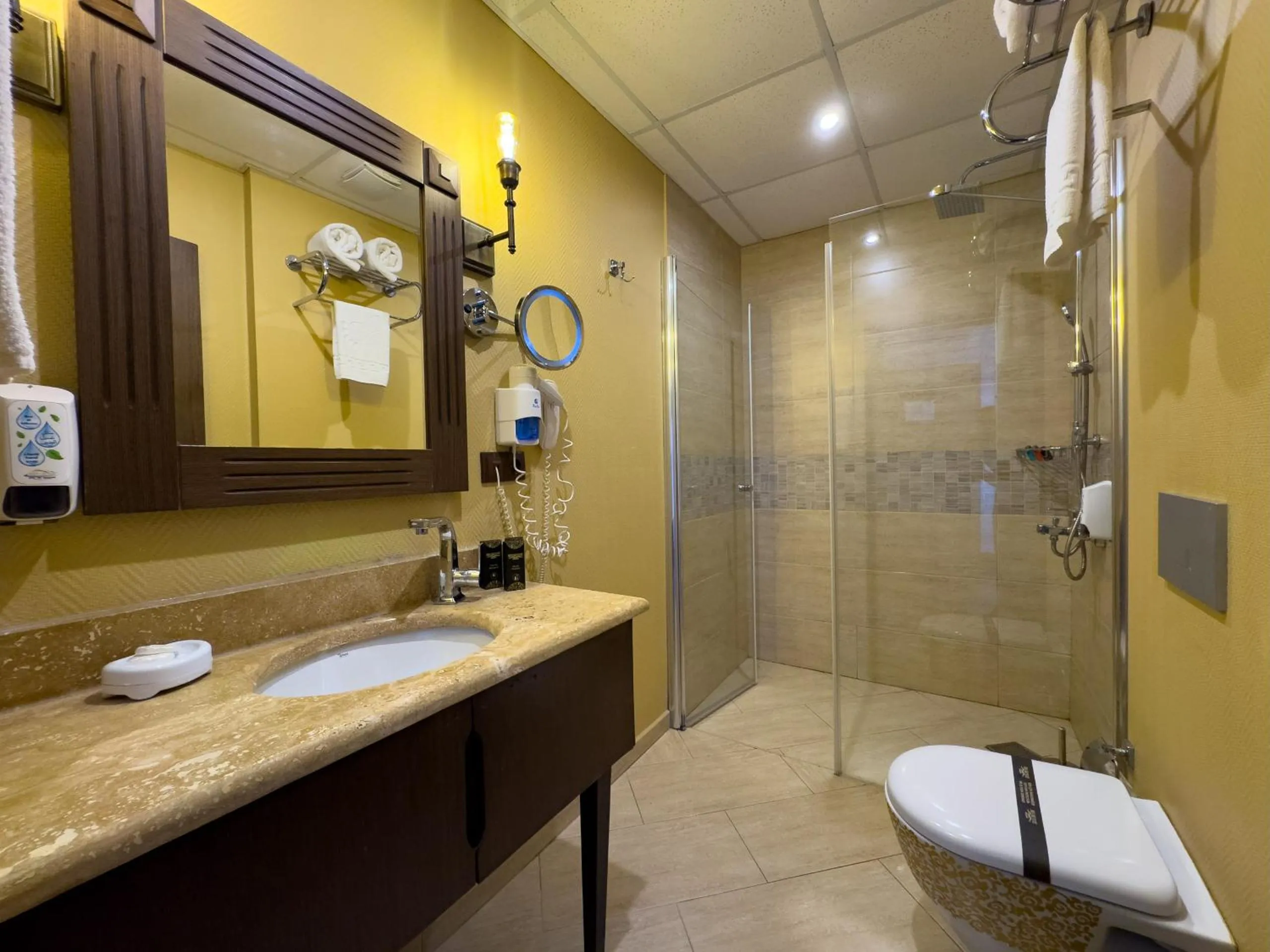 Shower in Sera Lake Resort Hotel Spa & Aparts