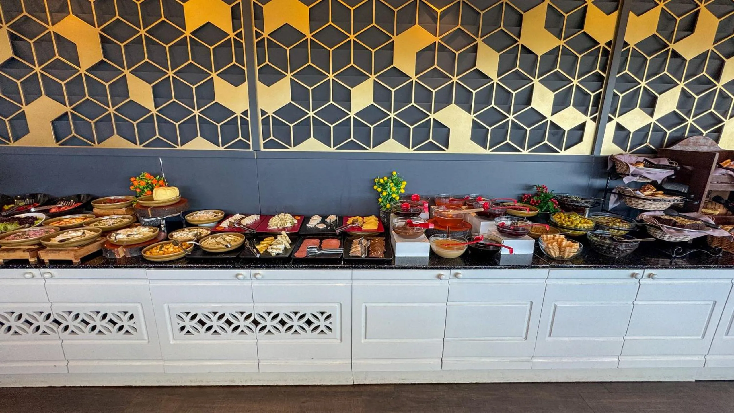 Food and drinks in Sera Lake Resort Hotel Spa & Aparts