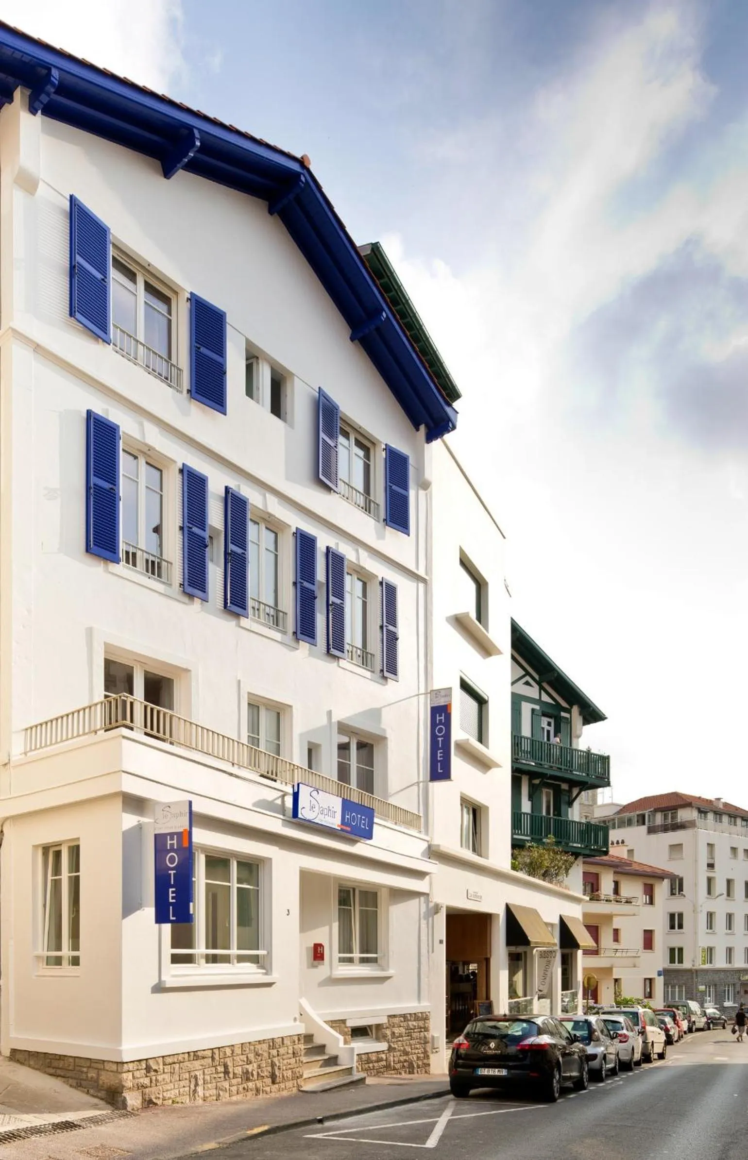 Facade/entrance in Hôtel Le Saphir