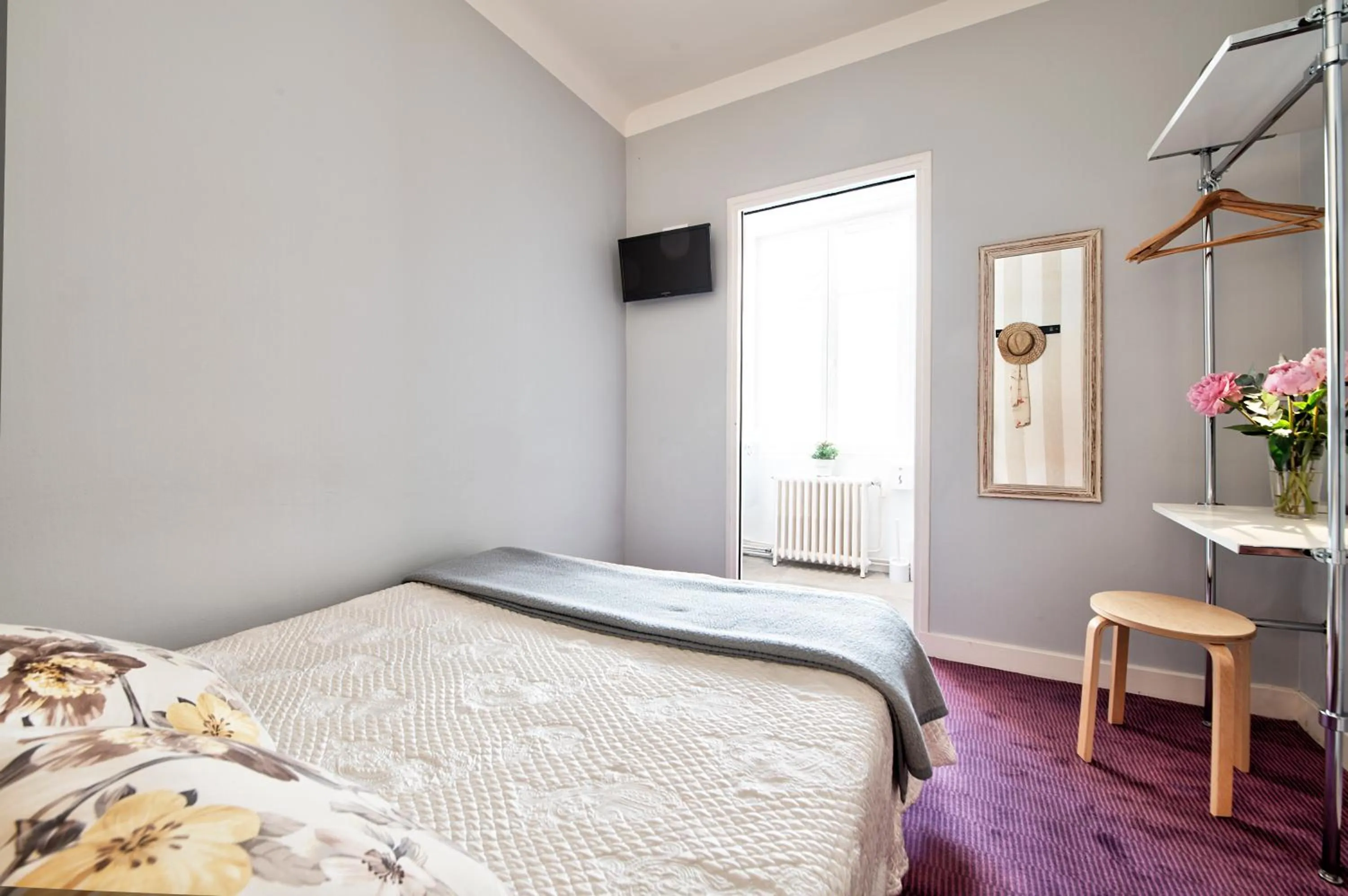 Photo of the whole room in Hôtel Le Saphir