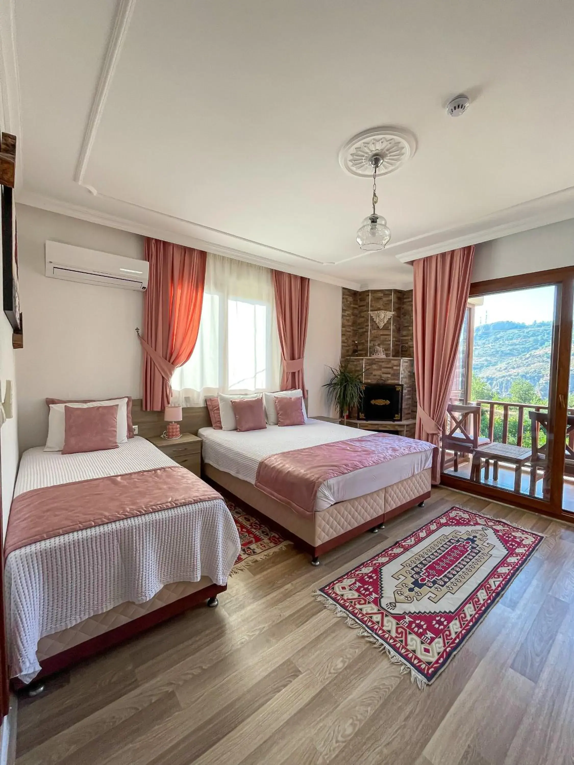 Comfort Triple Room in Faralya Misafir Evi Comfort Triple Room in Faralya Misafir Evi