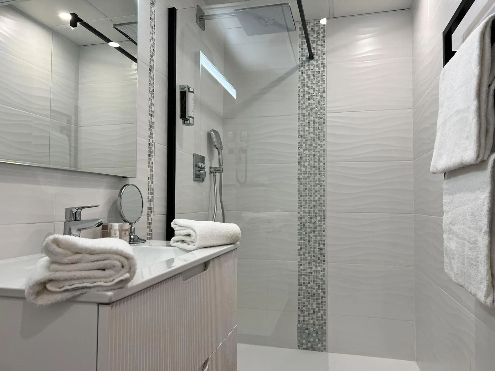 Bathroom in Hôtel Point France