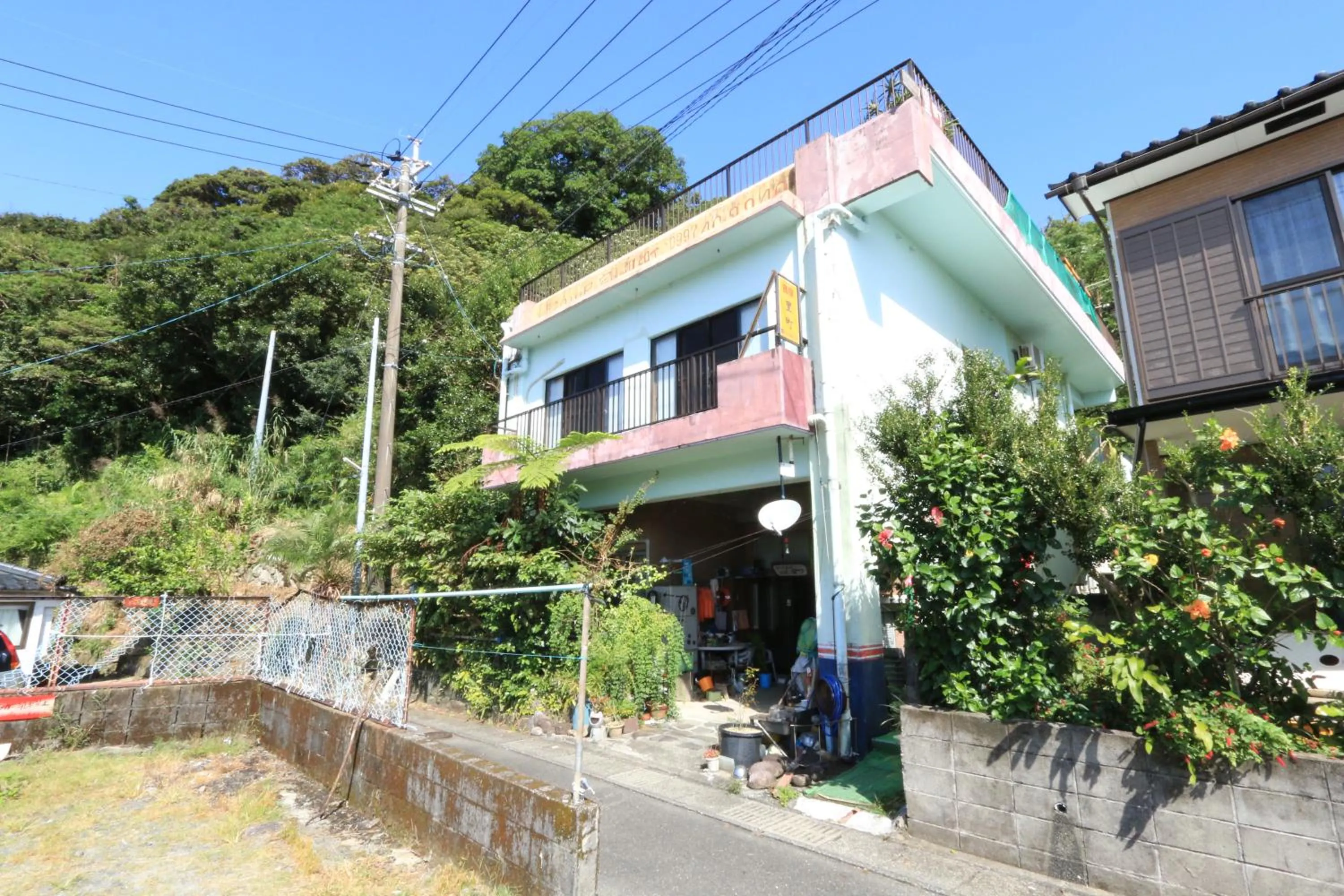 Property building in Minshuku Satomachi