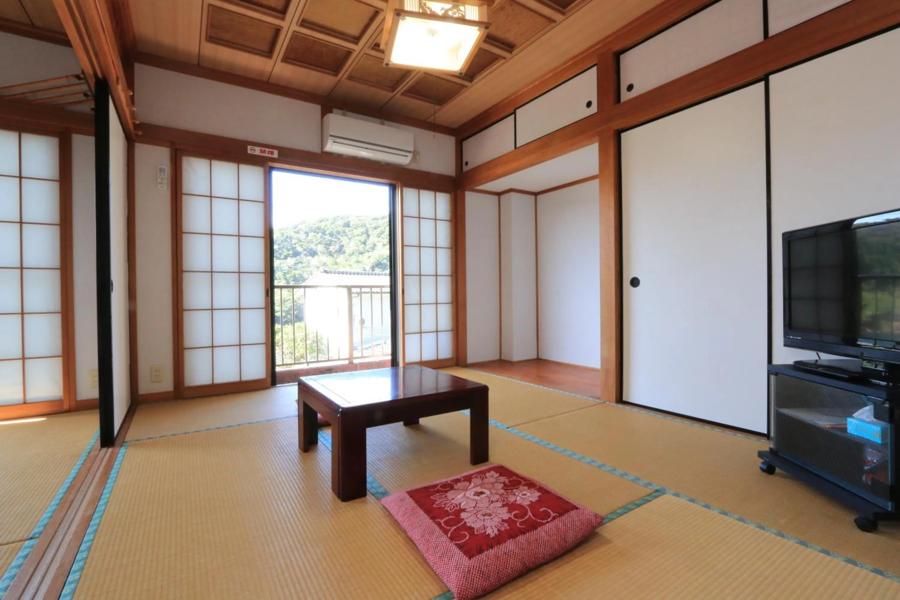 Photo of the whole room in Minshuku Satomachi