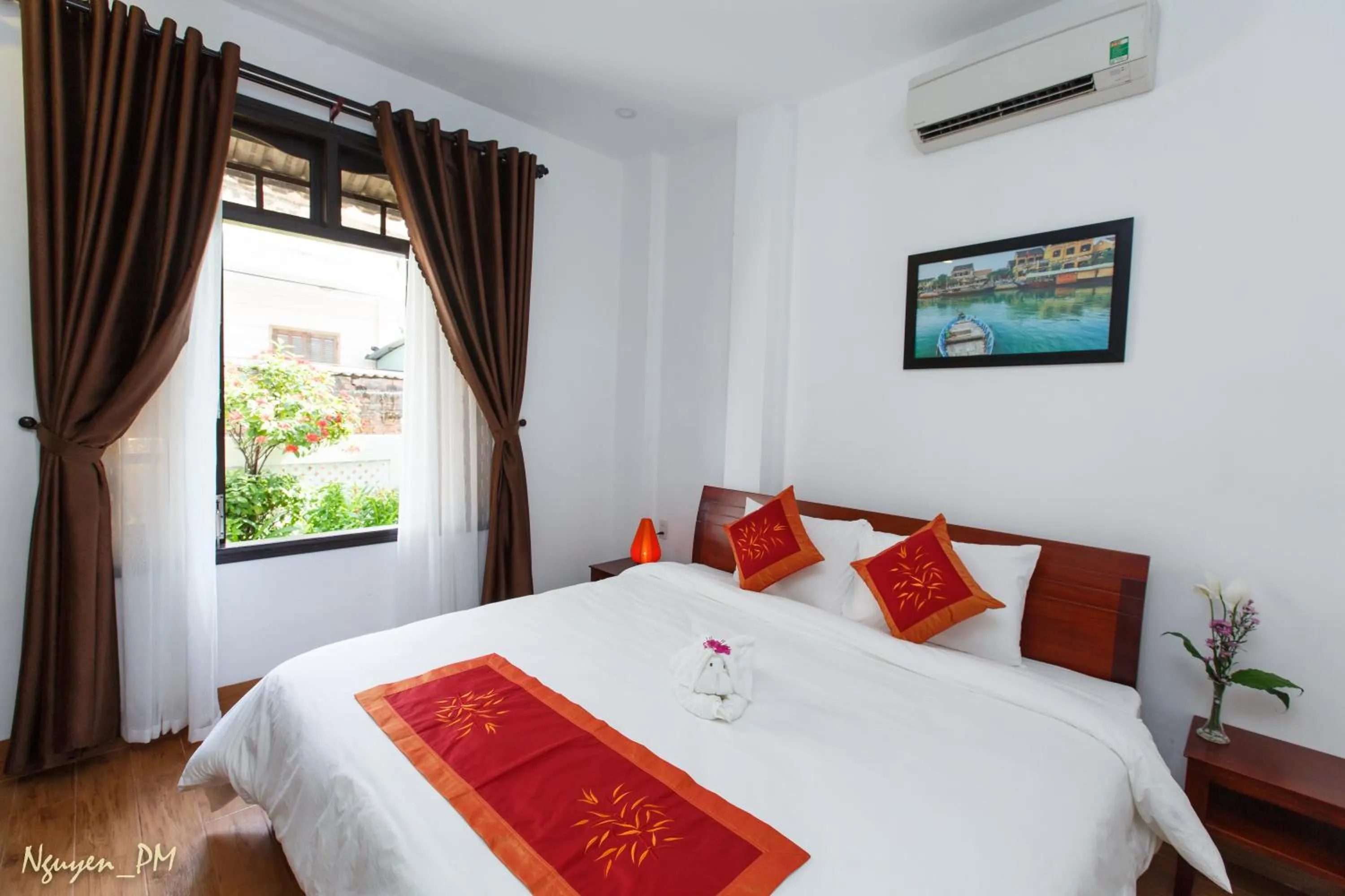 Bed in Gia Lam Villa Hoi An