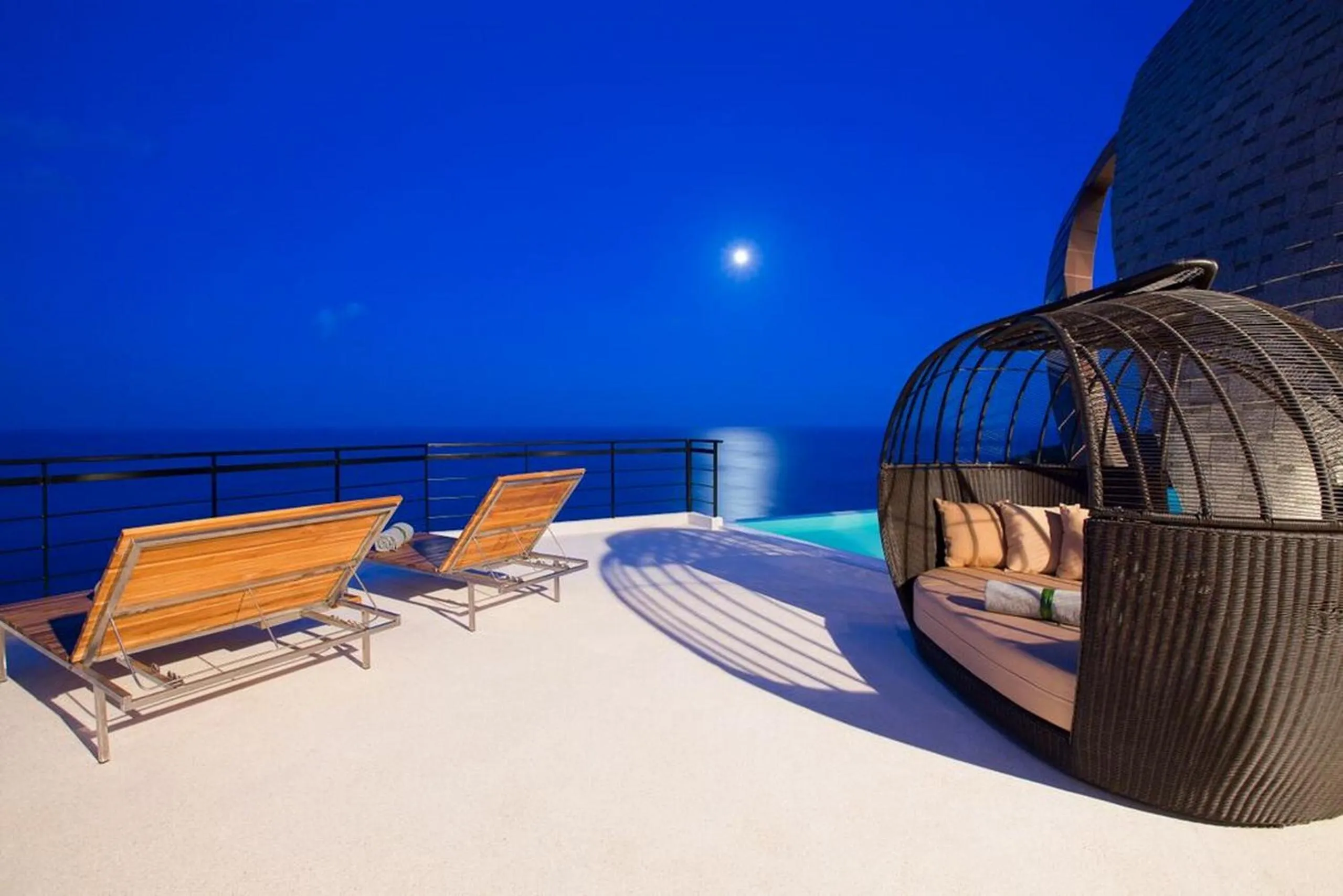 Night in Chaweng Peak Villas - Award Winning Luxury Two Villas