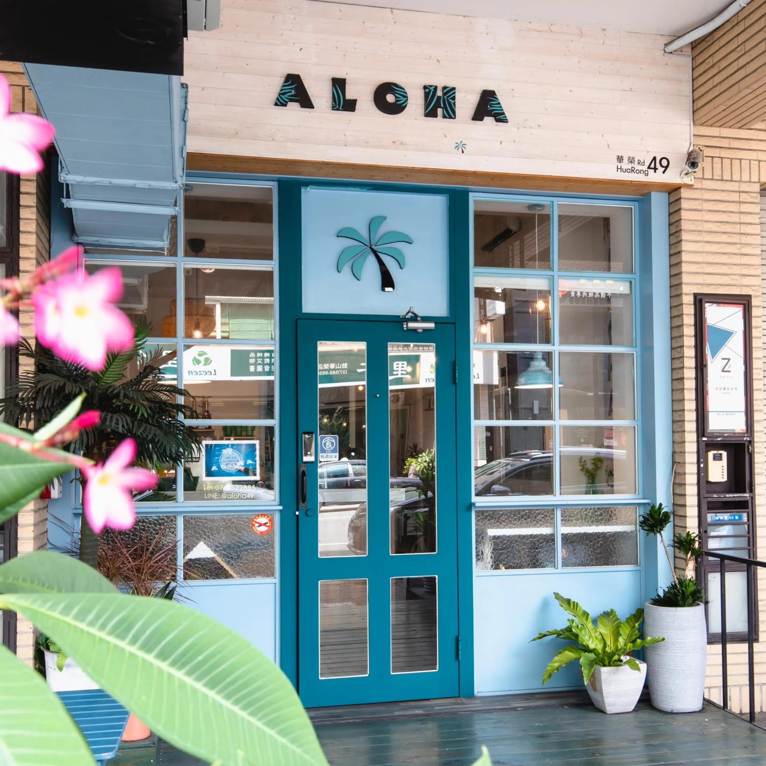 Facade/entrance in EATzzZ Hostel