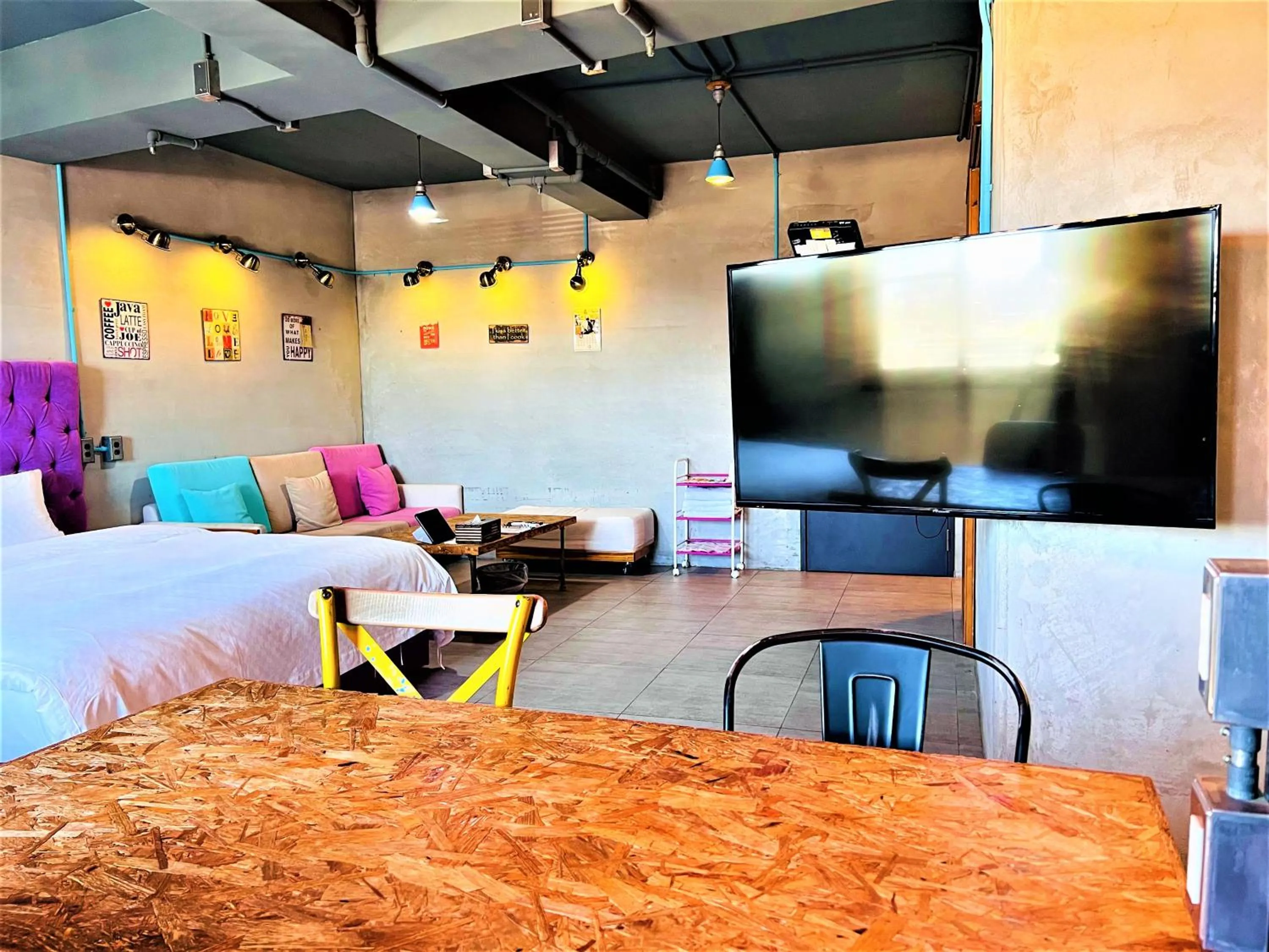 TV and multimedia in 4 Design Inn