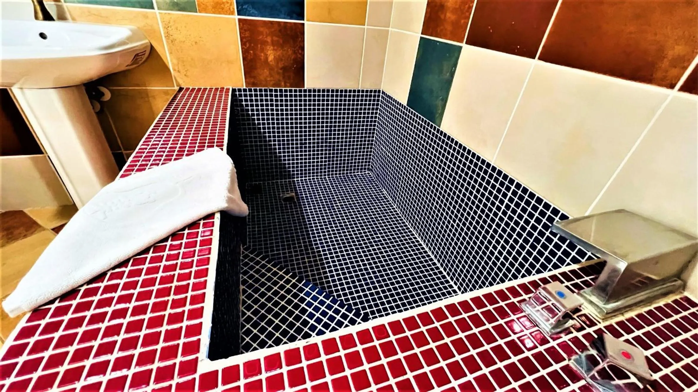 Bath in 4 Design Inn