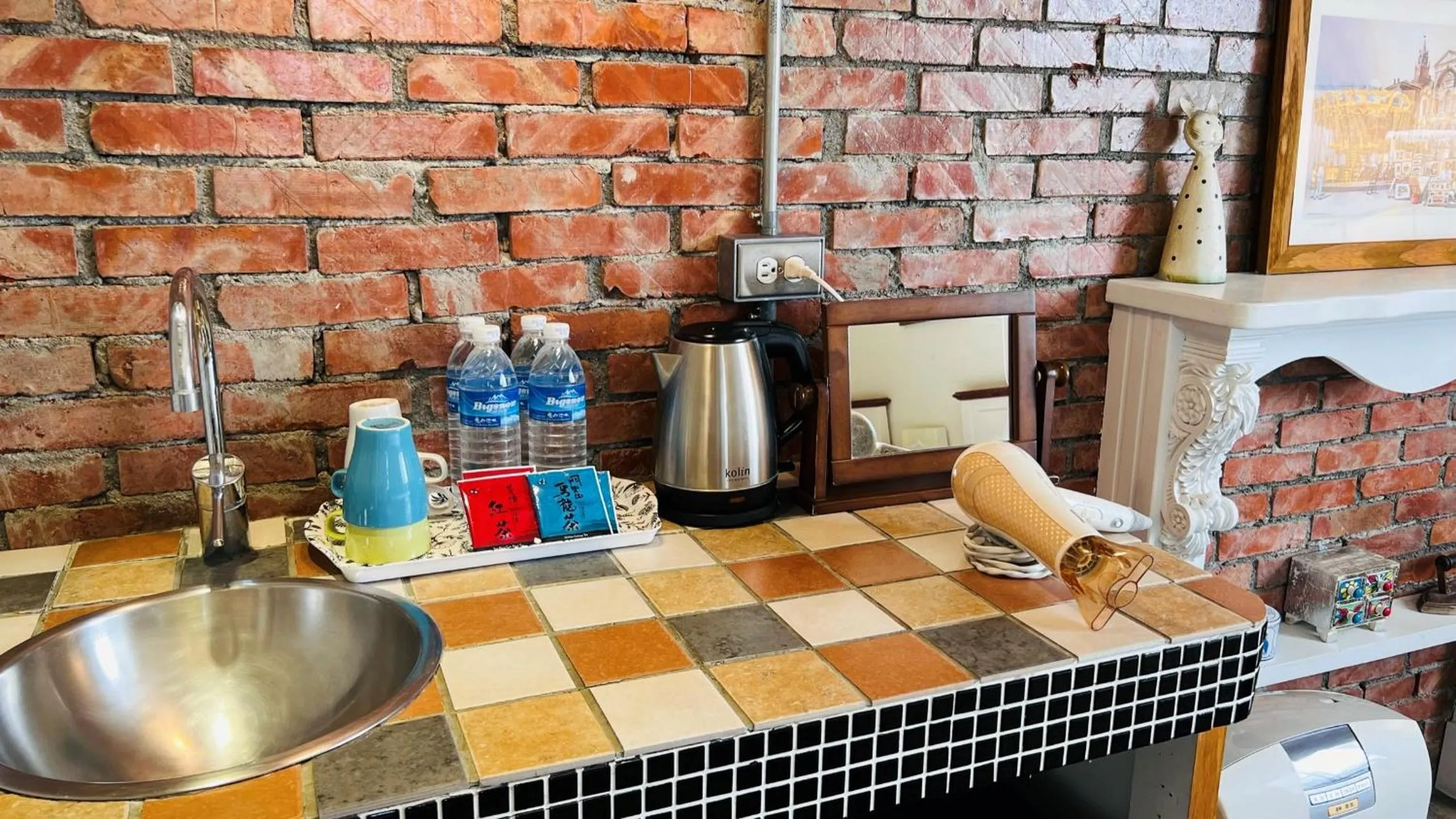 Coffee/tea facilities in 4 Design Inn