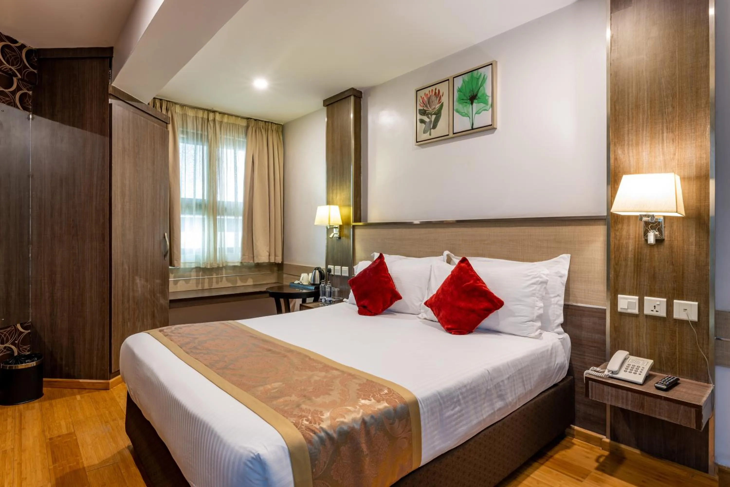 Bedroom, Bed in The Ole-Ken Hotel