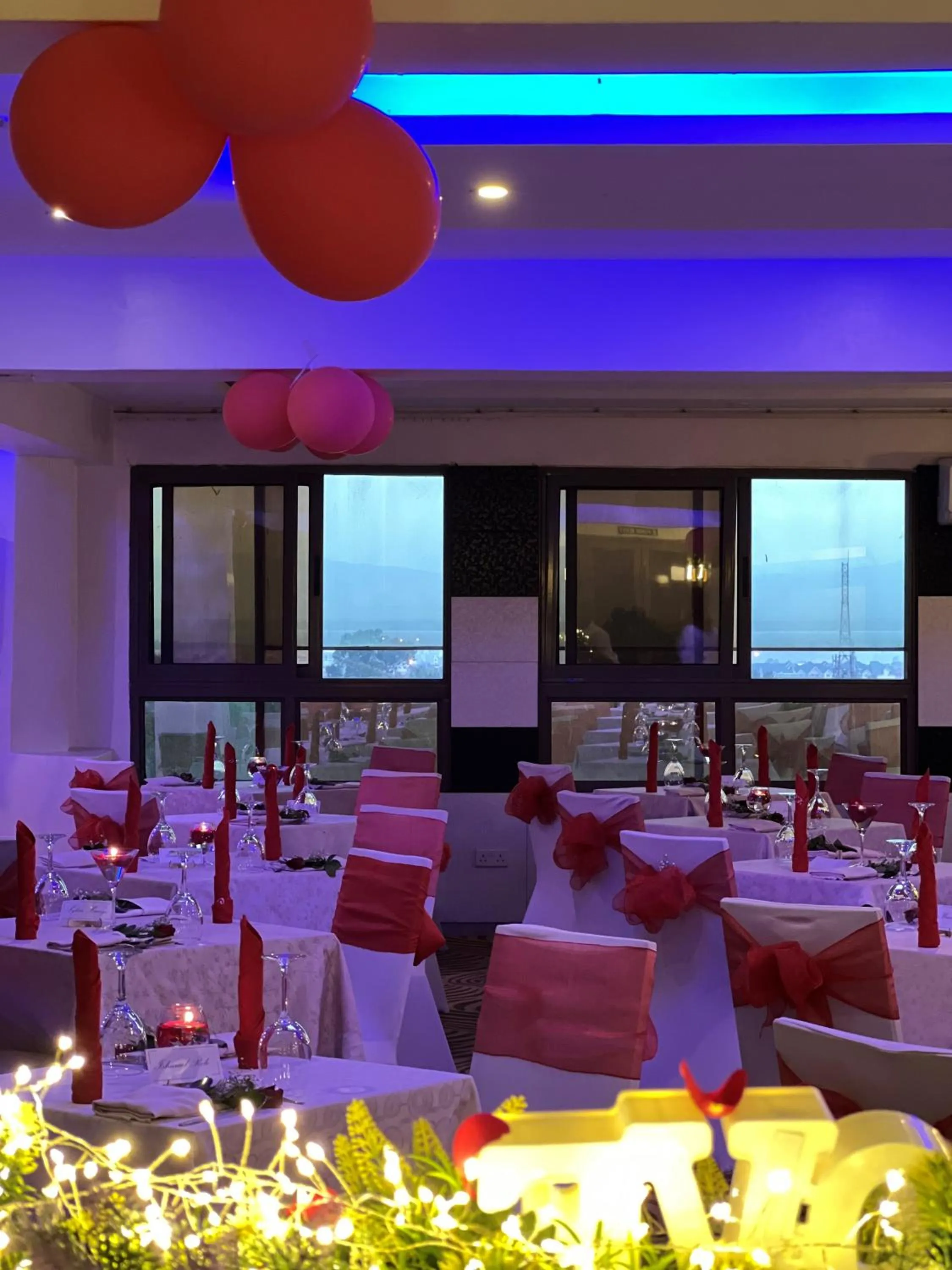 Evening entertainment in The Ole-Ken Hotel