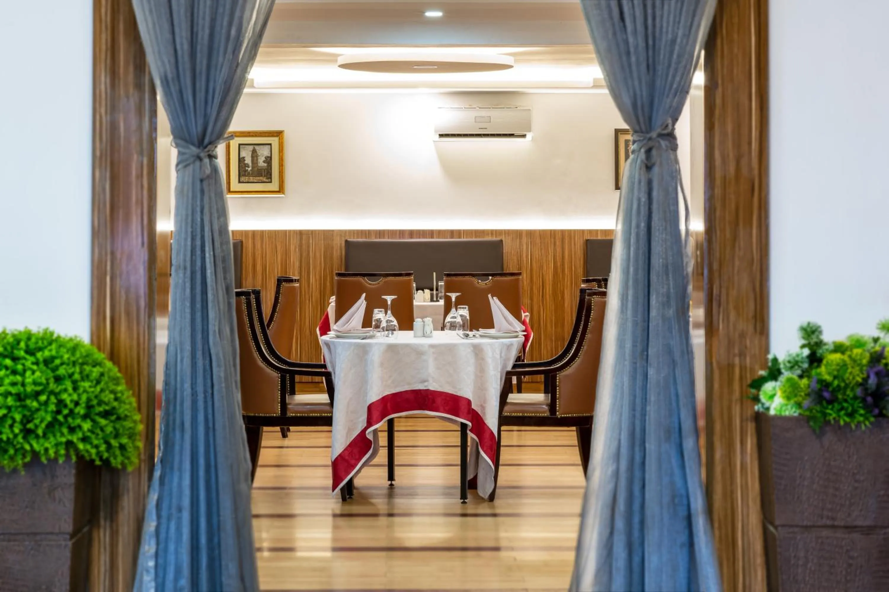 Restaurant/places to eat in The Ole-Ken Hotel