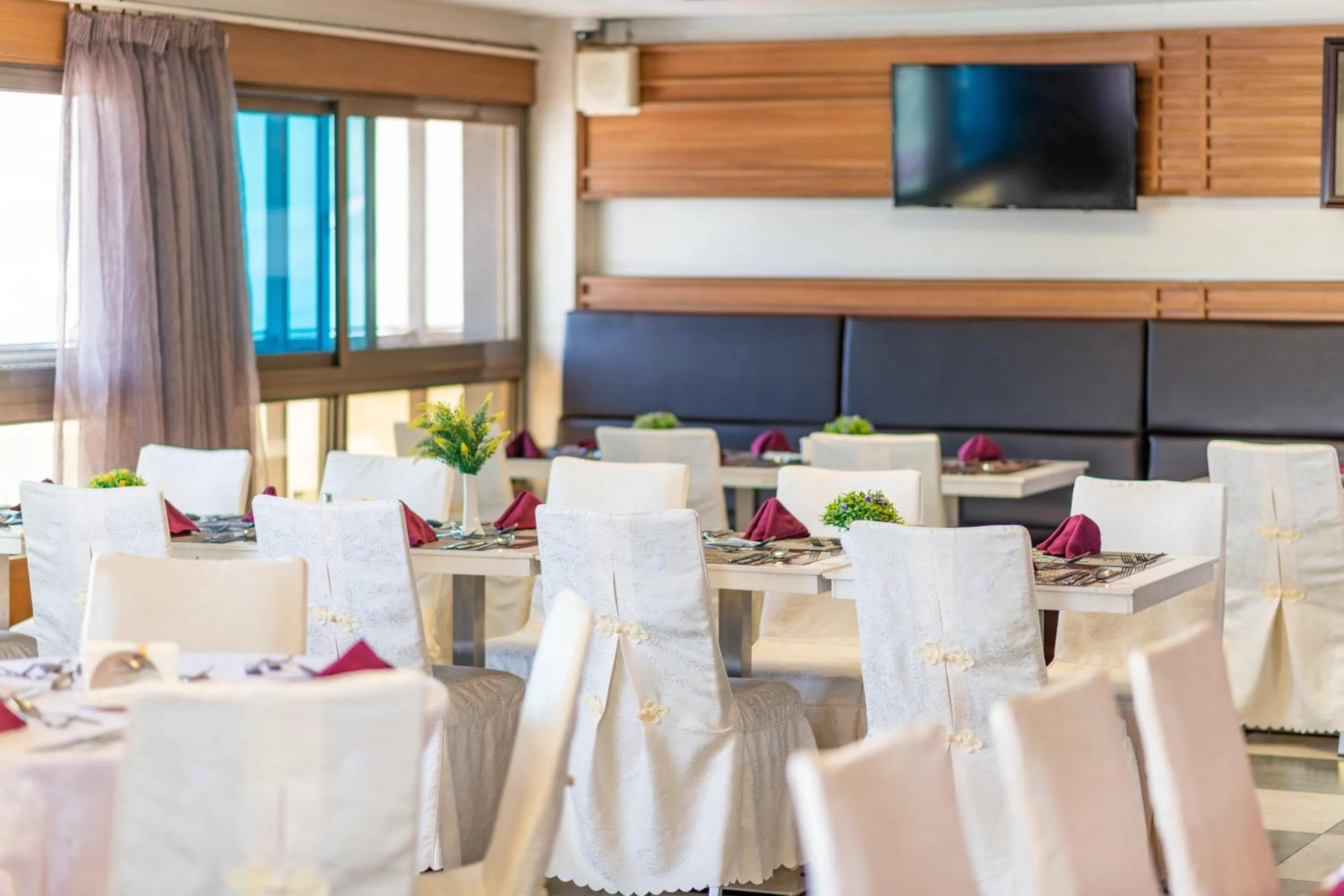 Restaurant/places to eat in The Ole-Ken Hotel