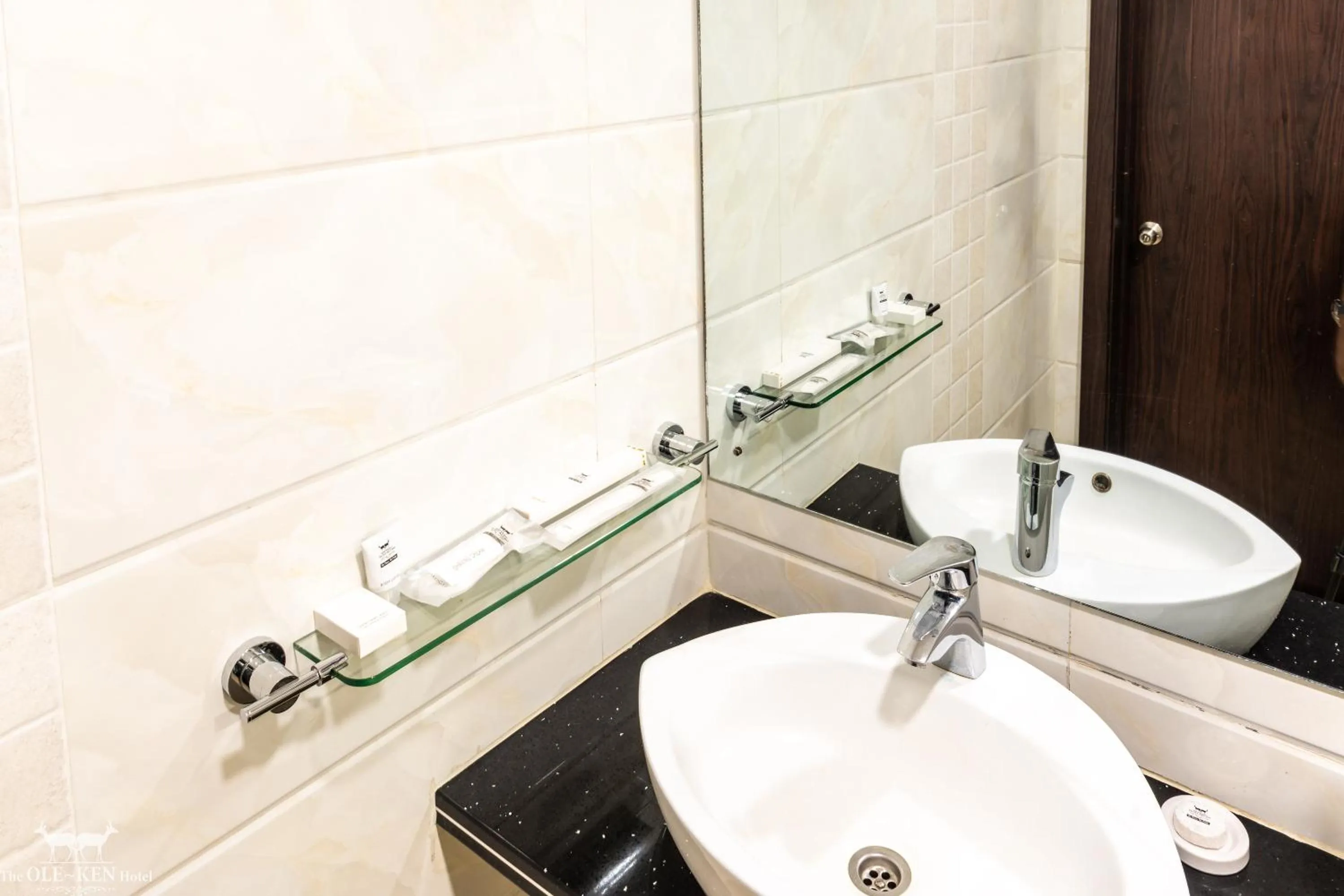 Bathroom in The Ole-Ken Hotel