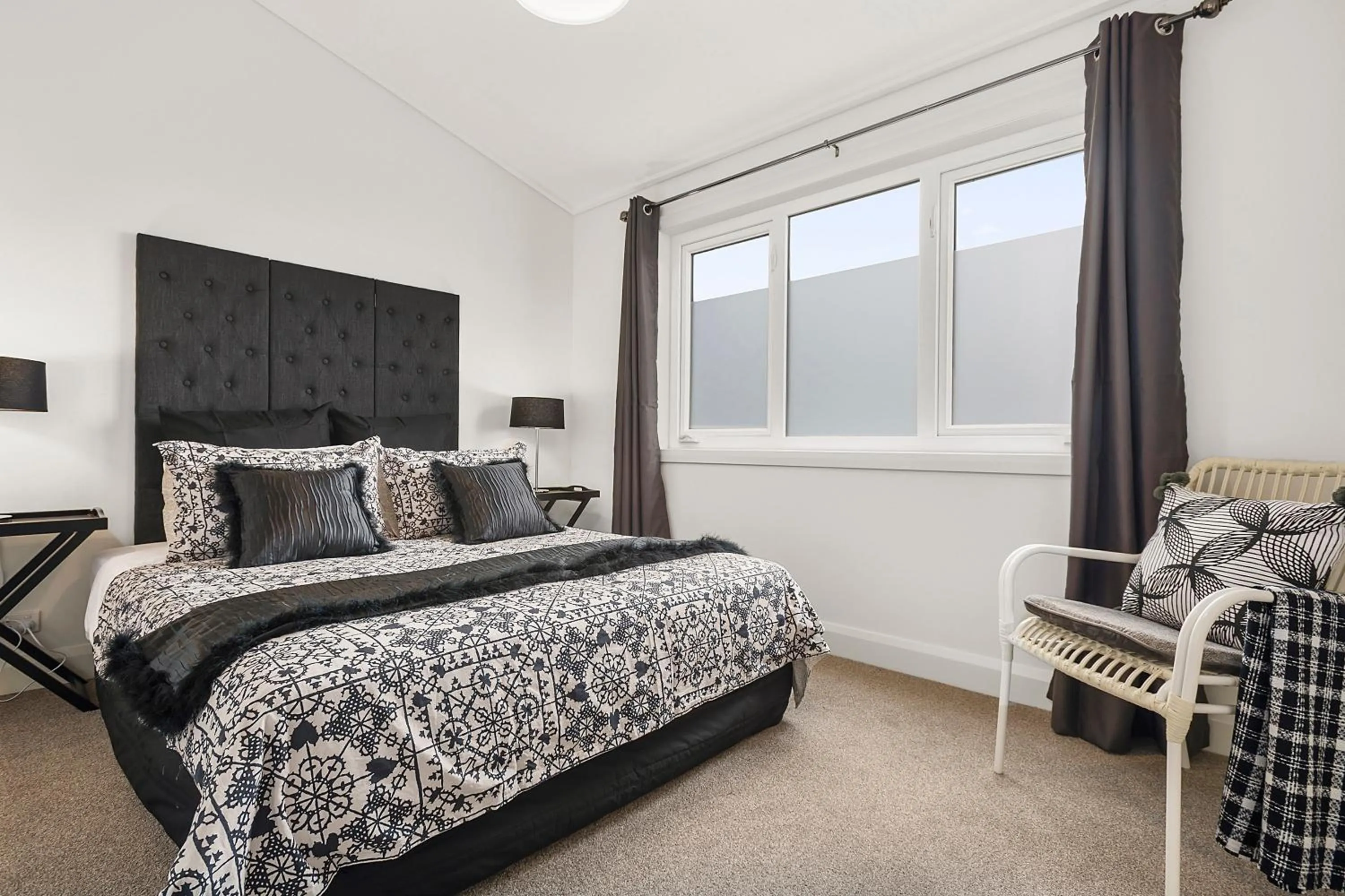 Bed in Blue Rosella on Piper