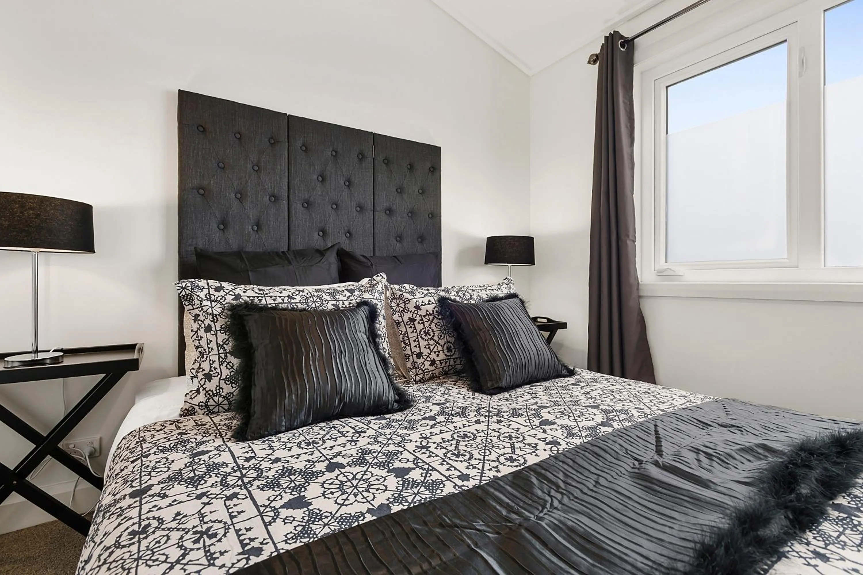 Bed in Blue Rosella on Piper