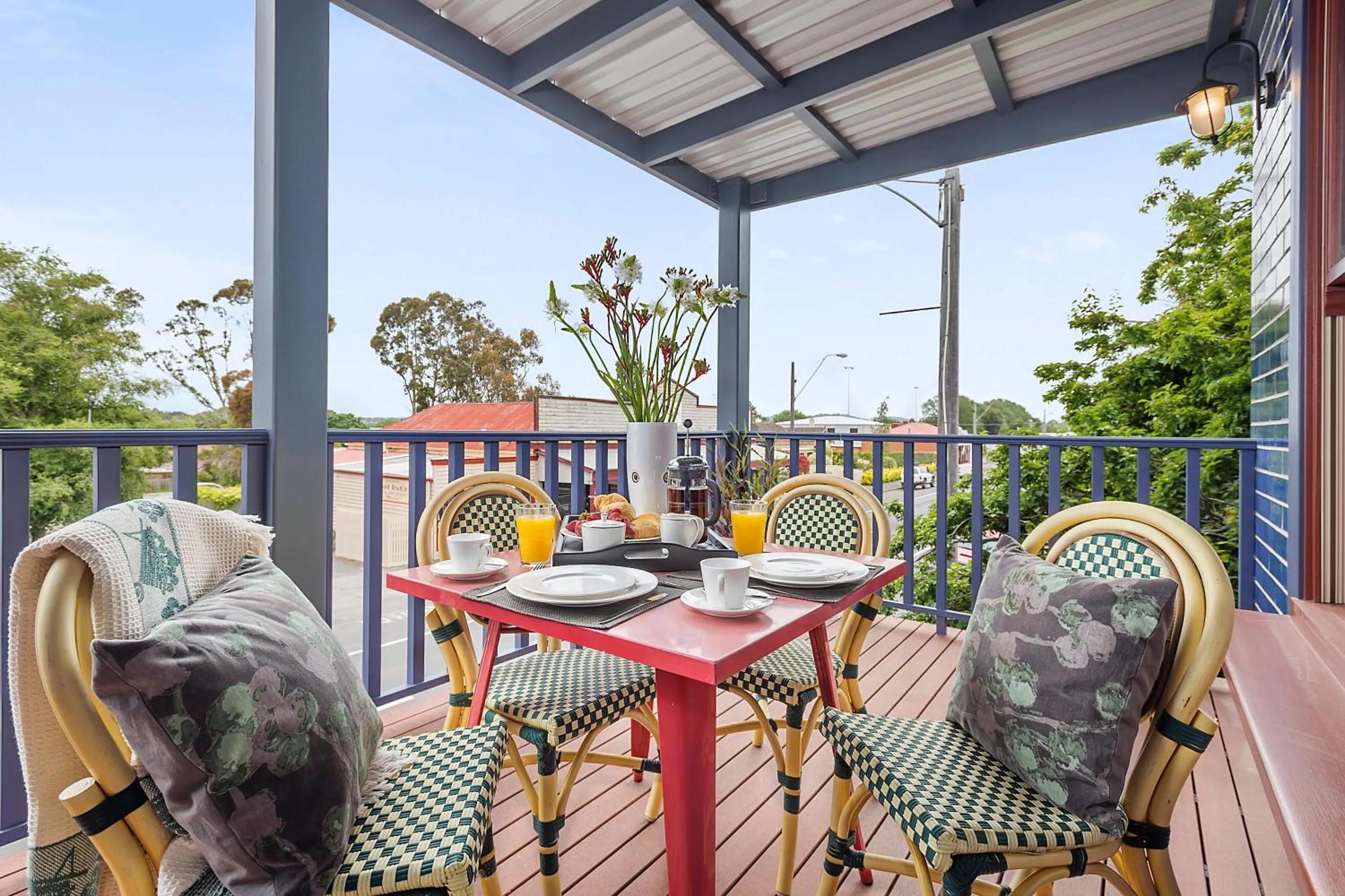 Balcony/Terrace in Blue Rosella on Piper