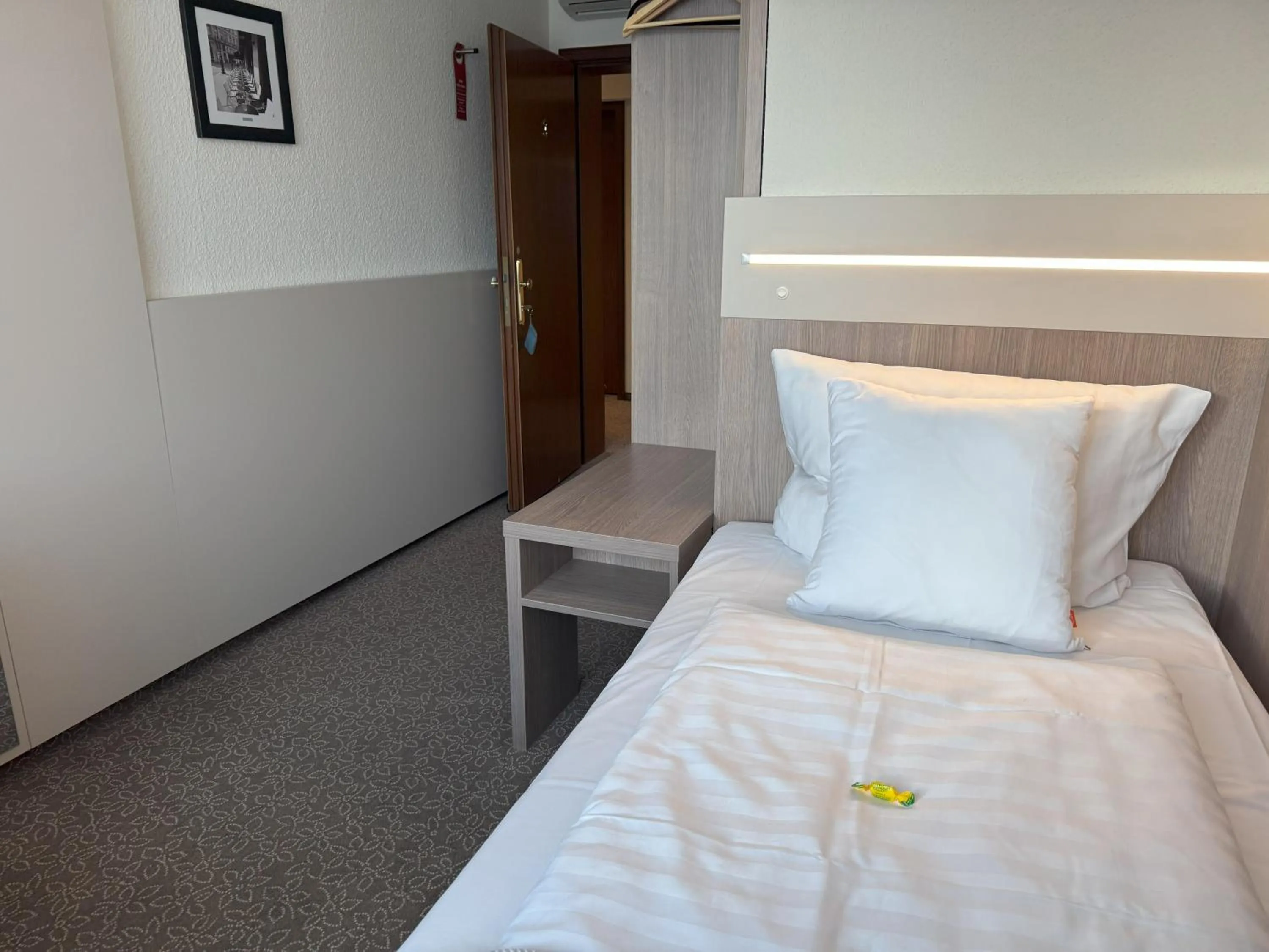 Photo of the whole room, Bed in Hotel Zum Ritter