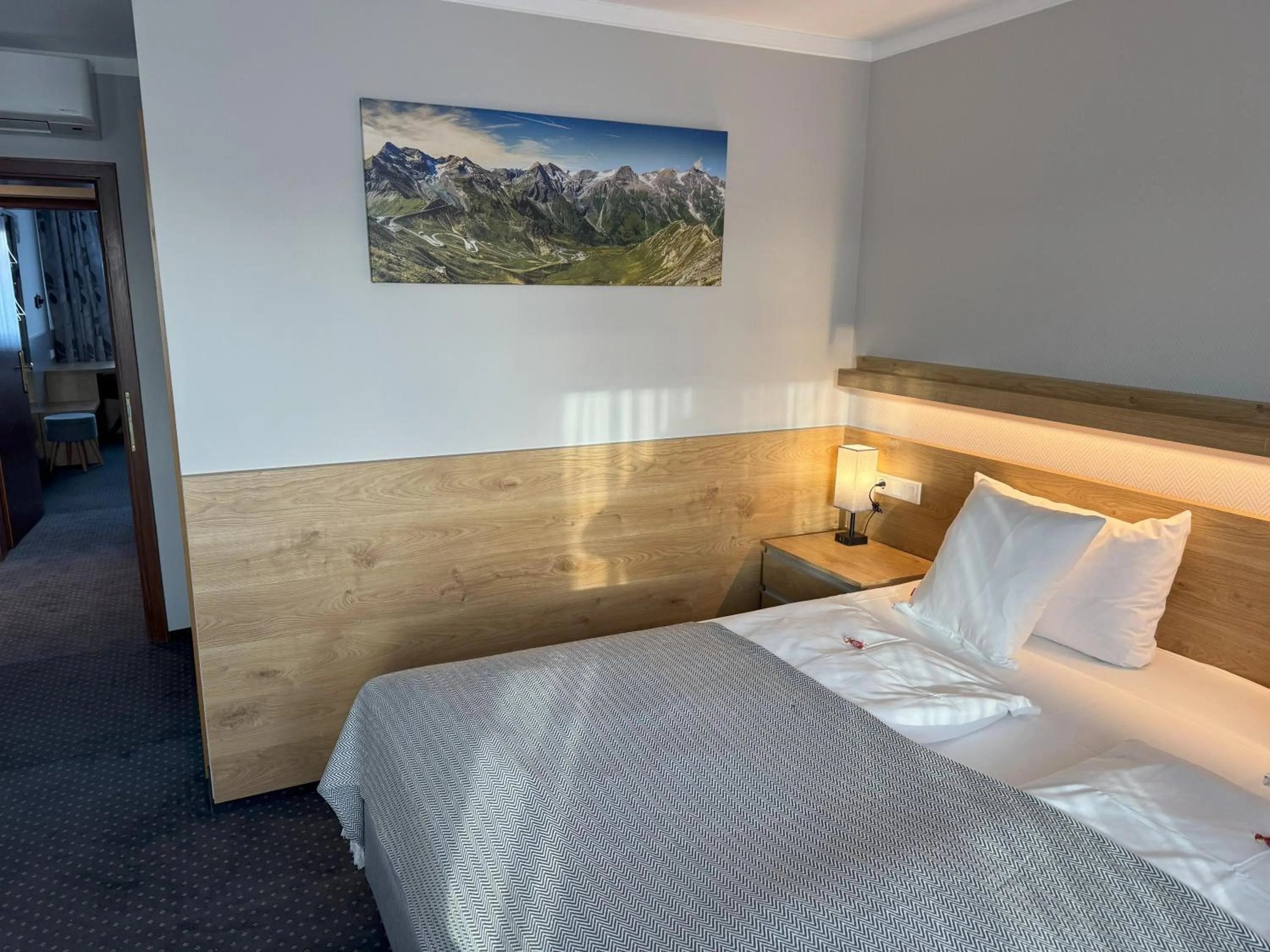 Photo of the whole room, Bed in Hotel Zum Ritter