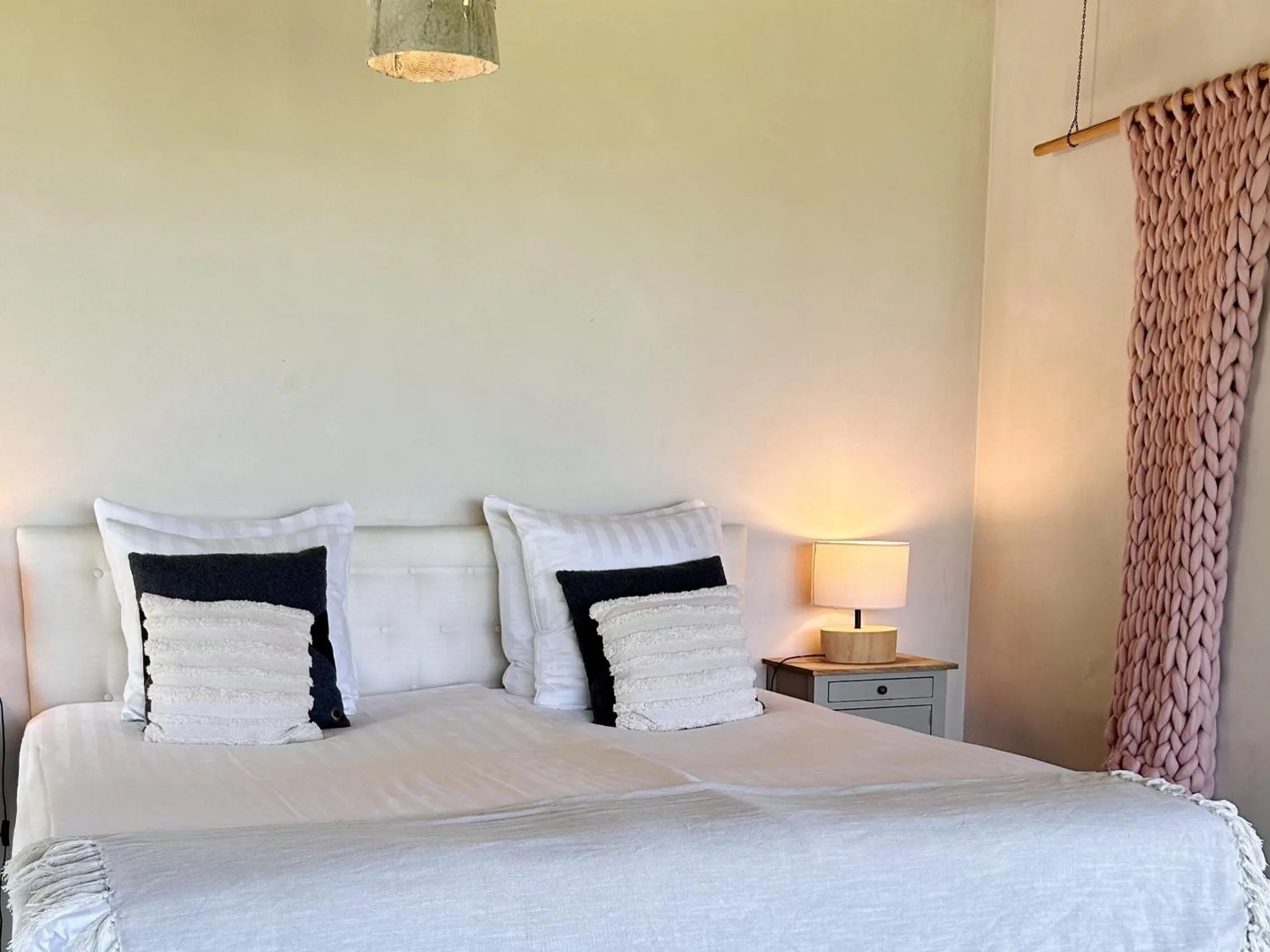 Bed in Domein Holset BruisendWijnHuis