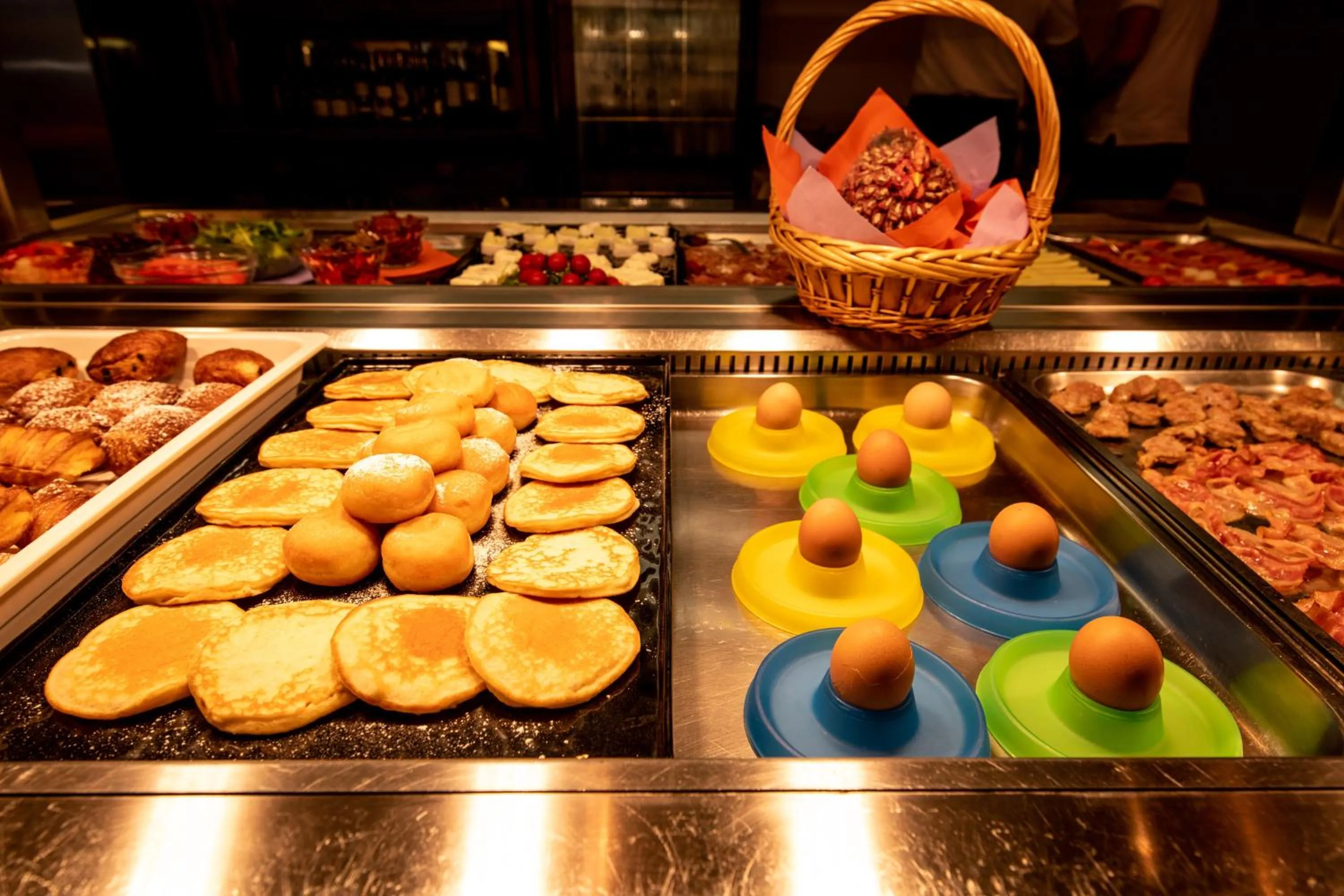 Food and drinks in Hotel Parigi