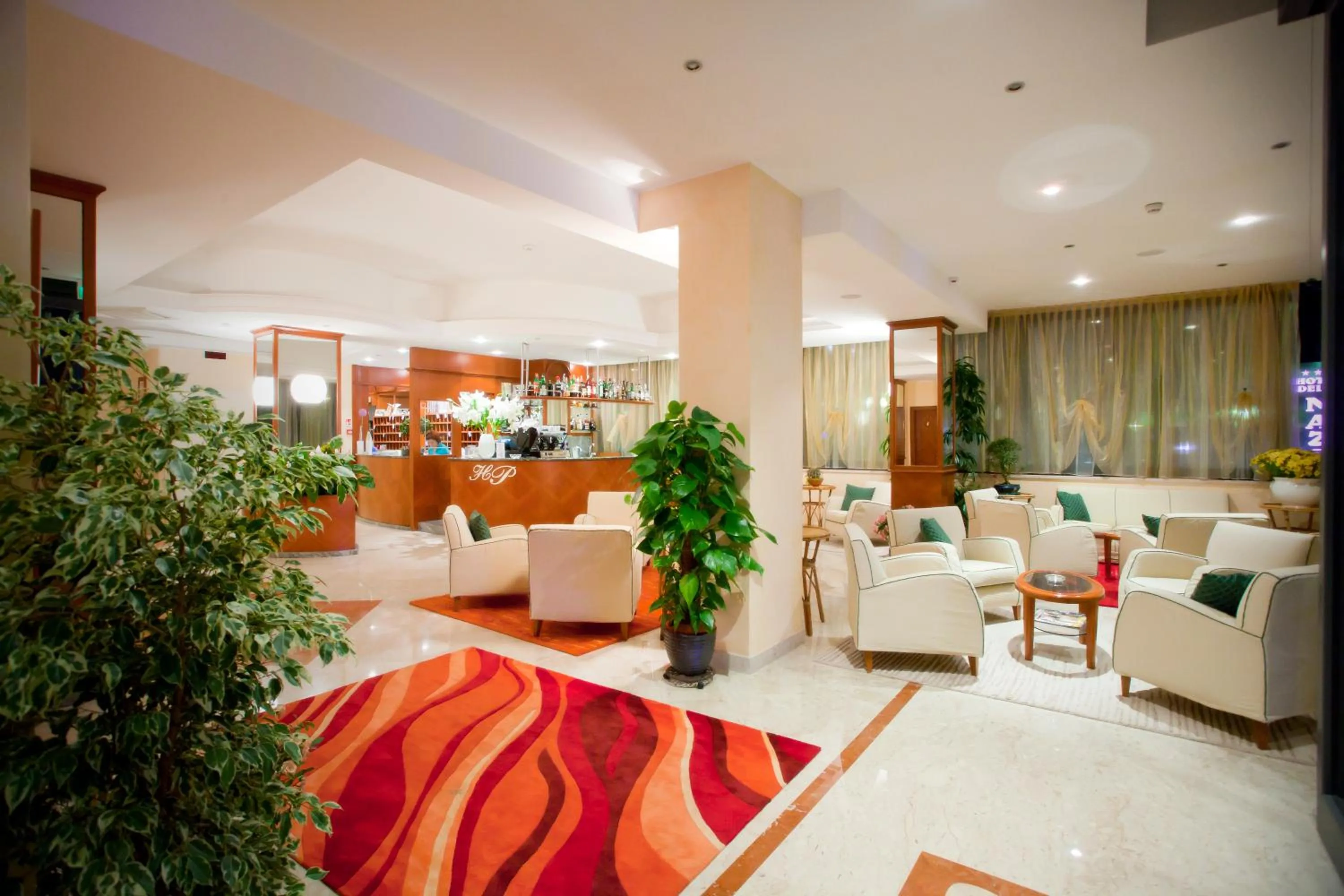 Communal lounge/ TV room in Hotel Parigi