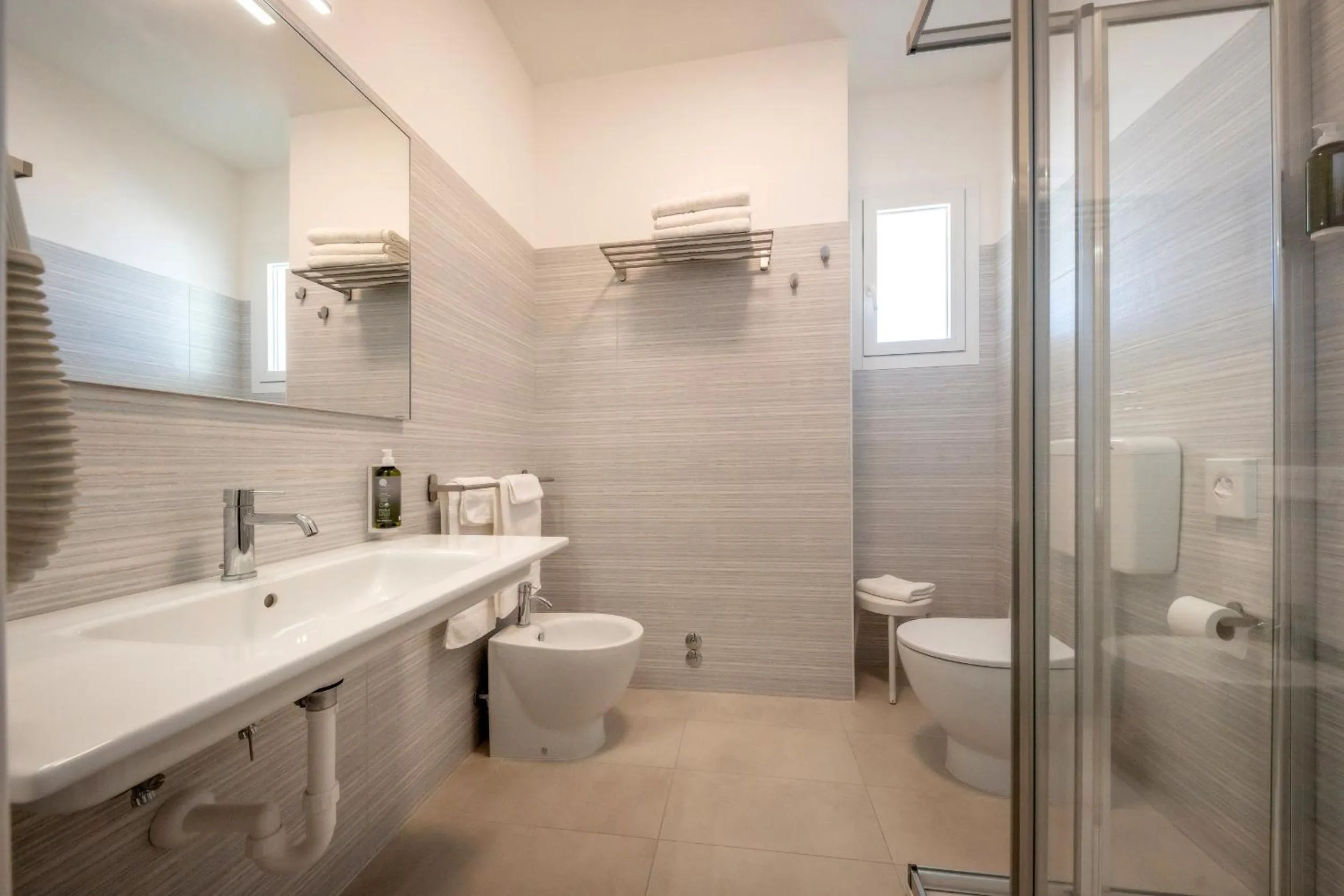 Shower in Hotel Parigi