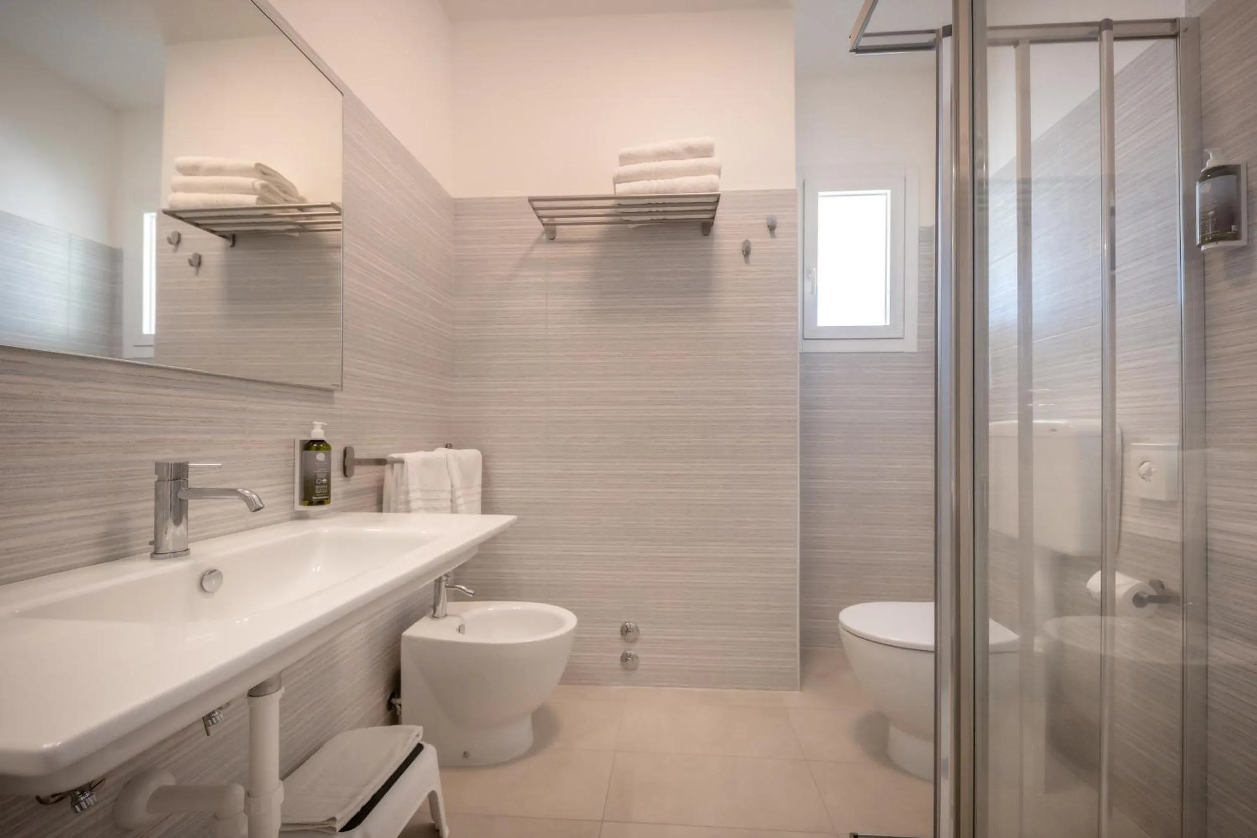 Shower in Hotel Parigi