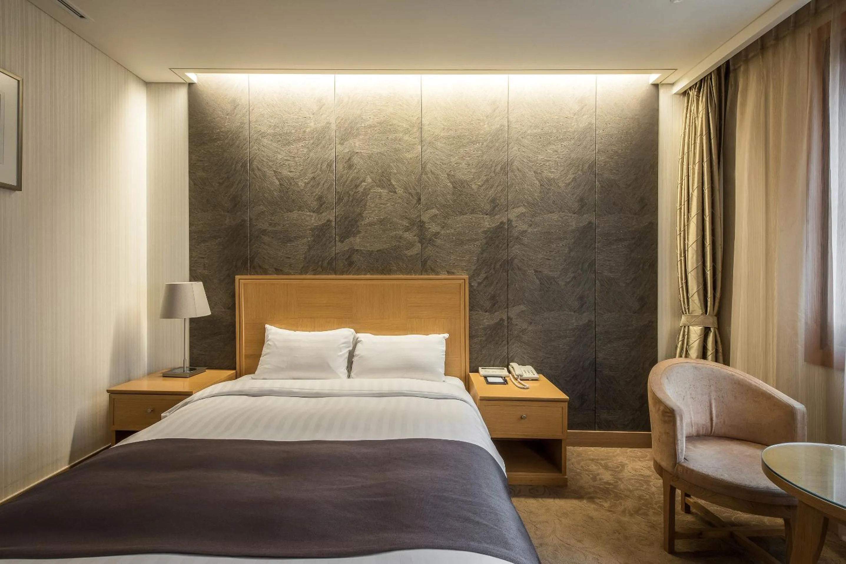 Bed in Shangria Beach Tourist Hotel