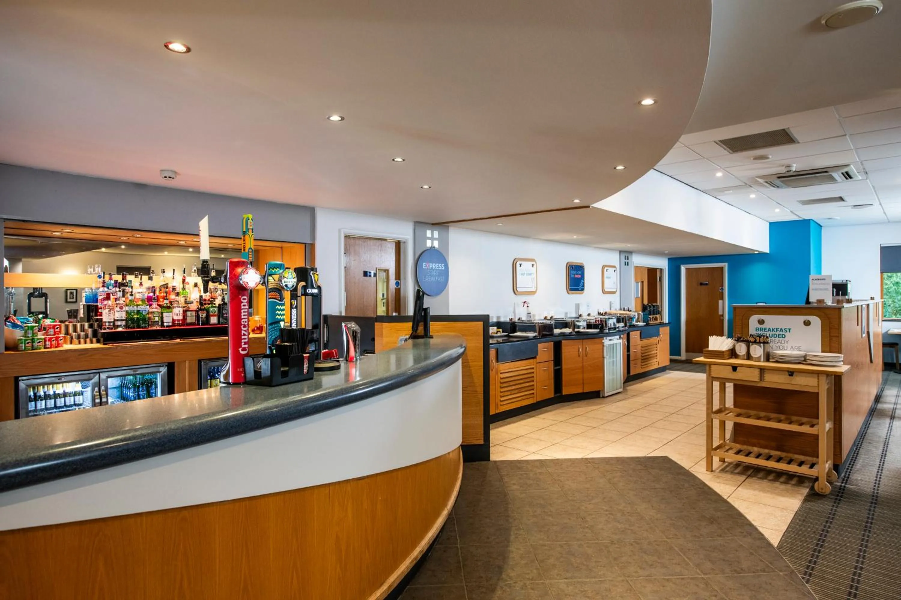 Lounge or bar in Holiday Inn Express Inverness by IHG