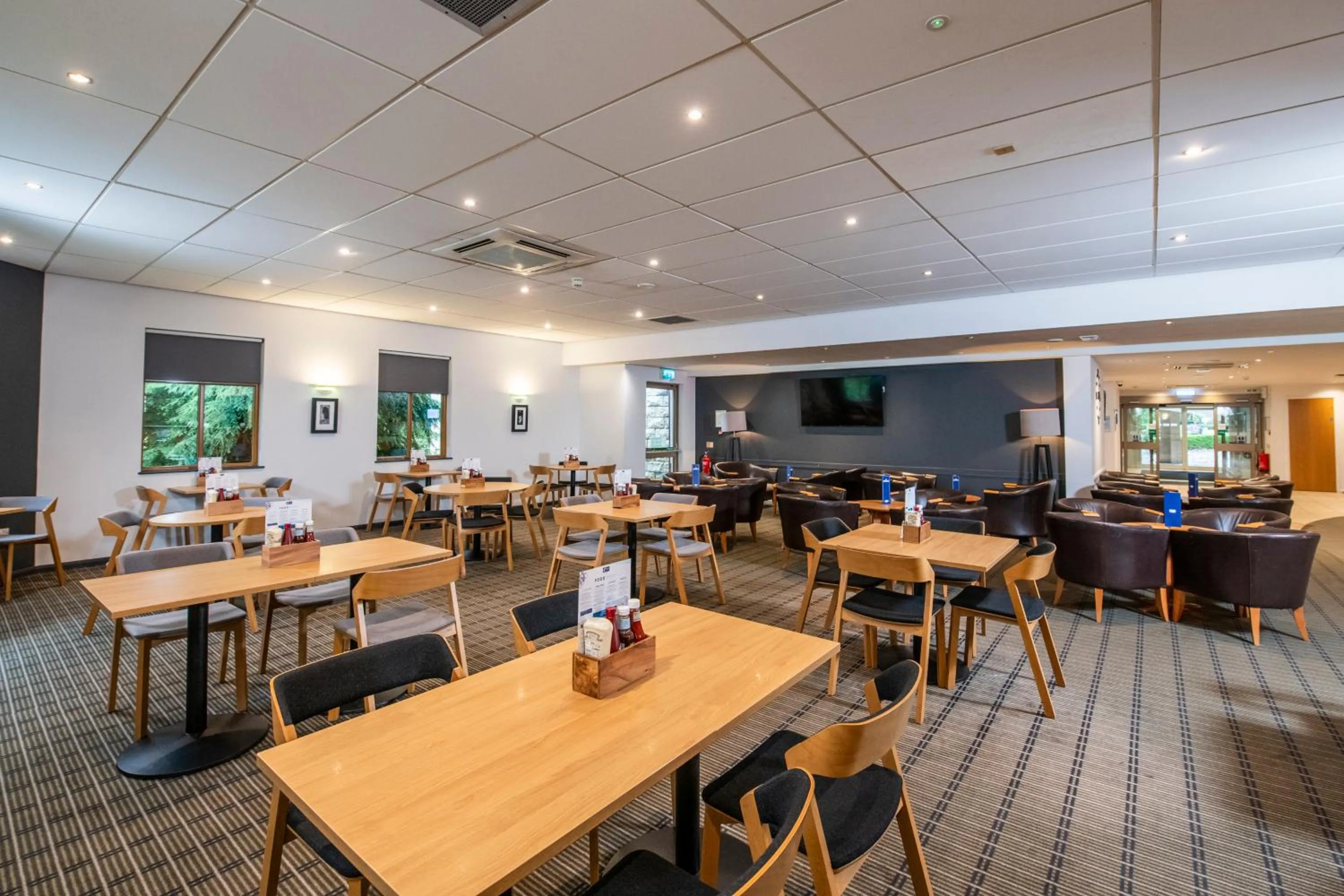 Restaurant/places to eat in Holiday Inn Express Inverness by IHG