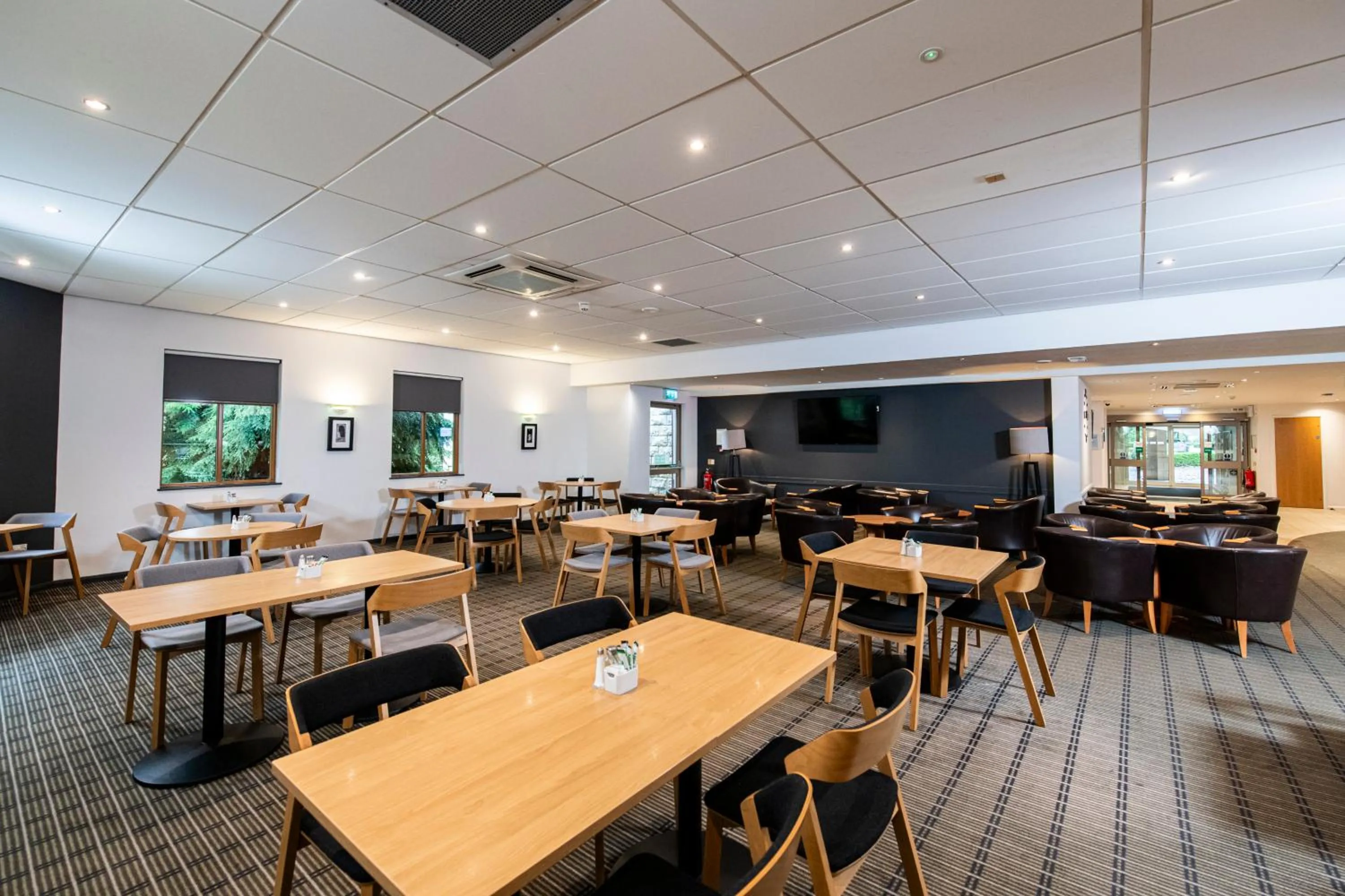 Restaurant/places to eat in Holiday Inn Express Inverness by IHG