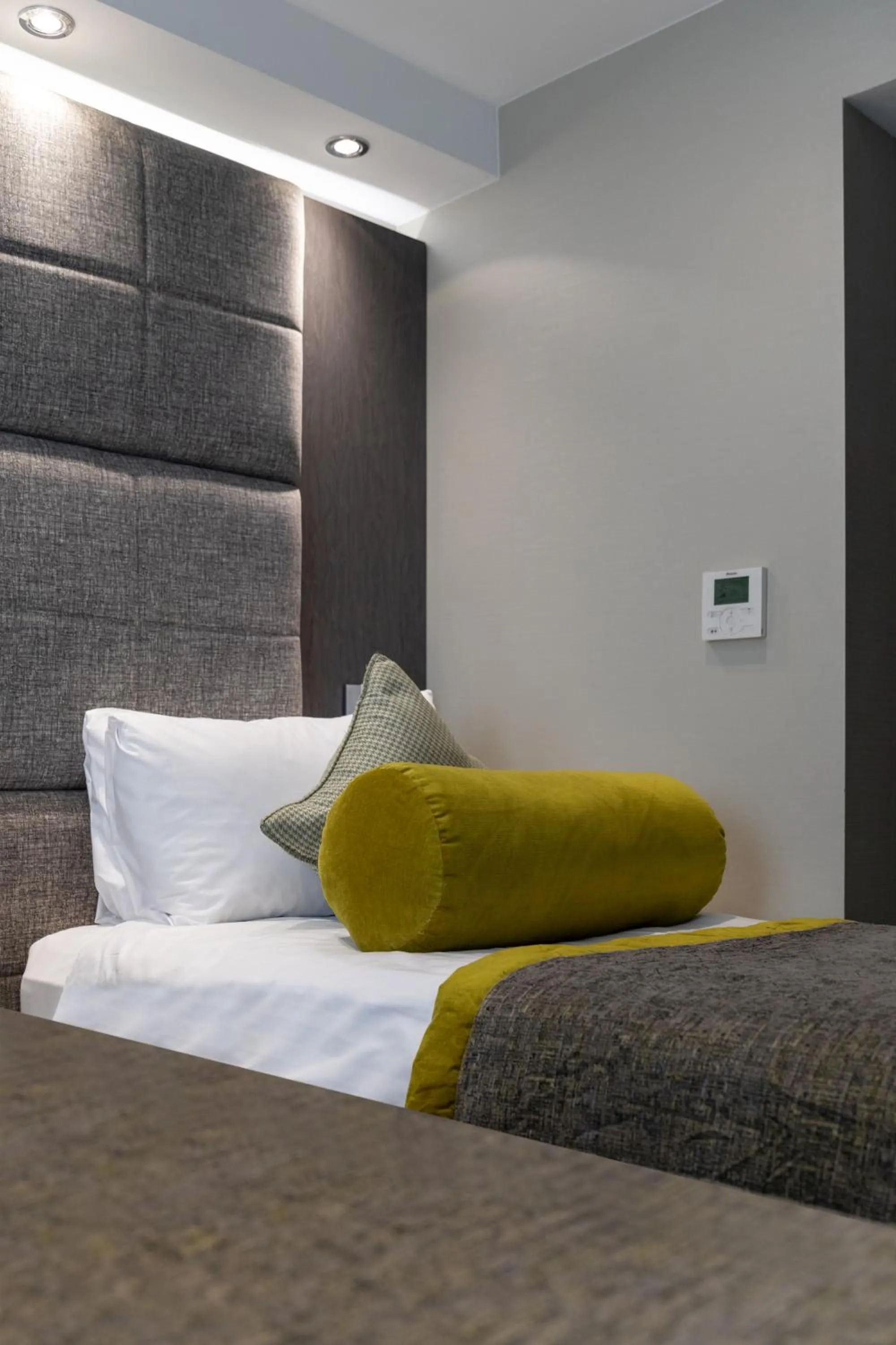 Bed in Mornington Hotel London Victoria