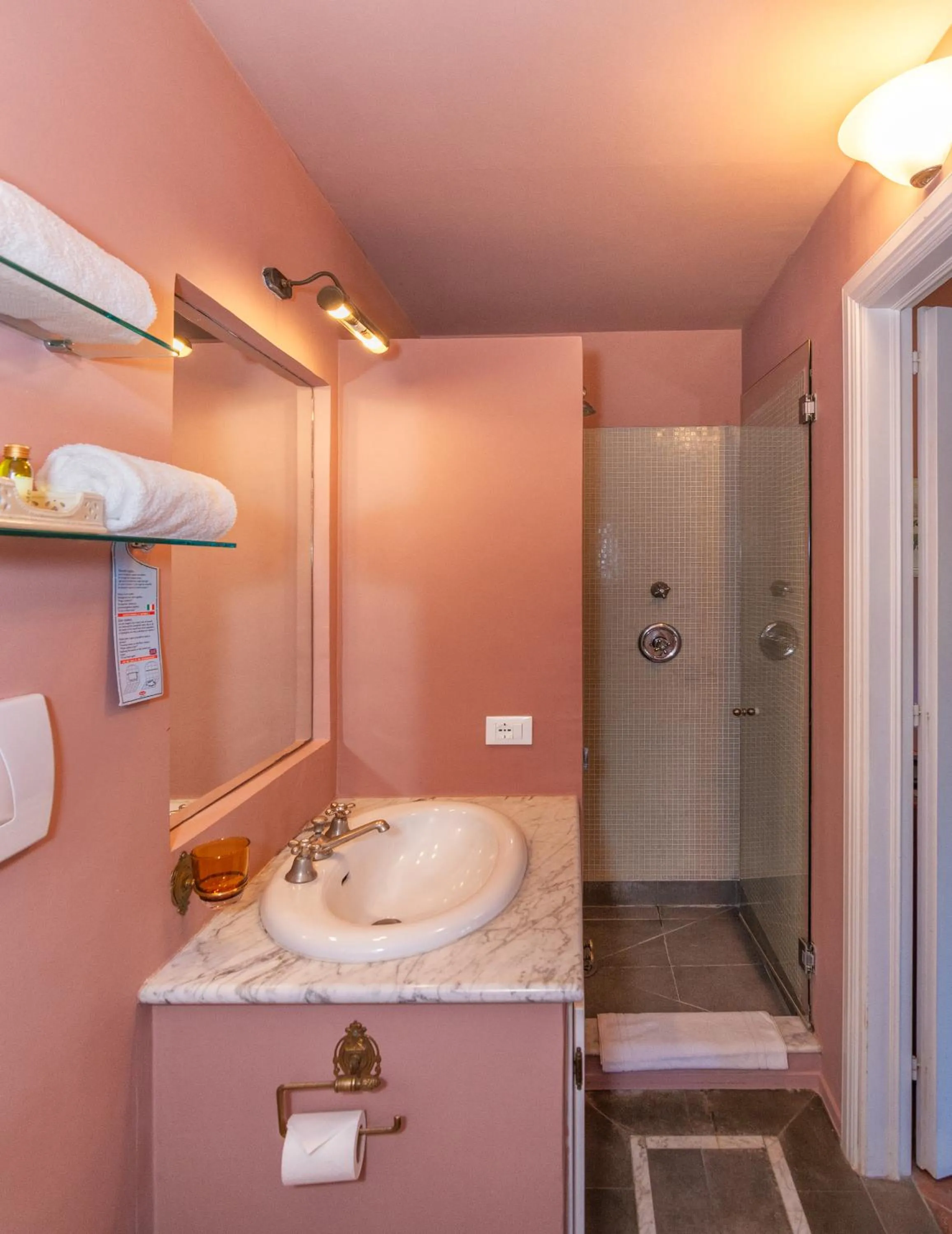 Shower in Hotel Albergo Villa Marta