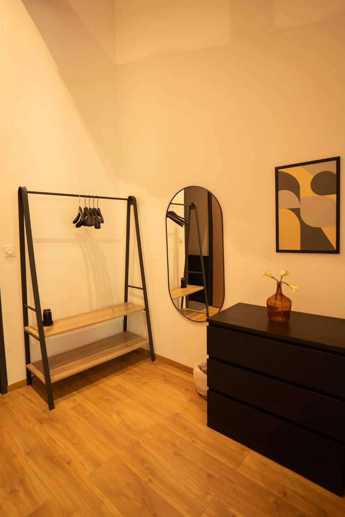 Bed in Hôtel d'Angleterre, Salon-de-Provence