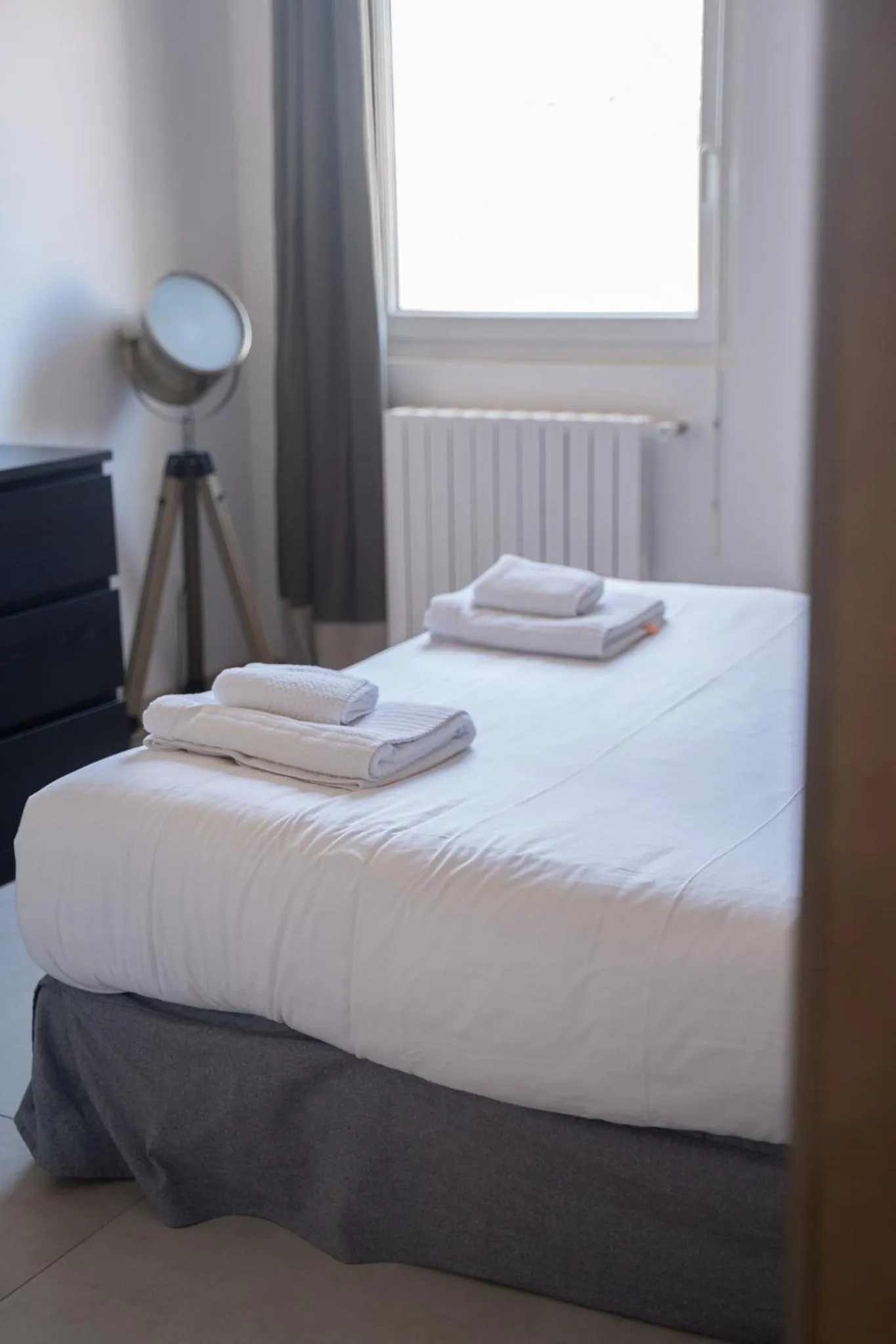 Bed in Hôtel d'Angleterre, Salon-de-Provence